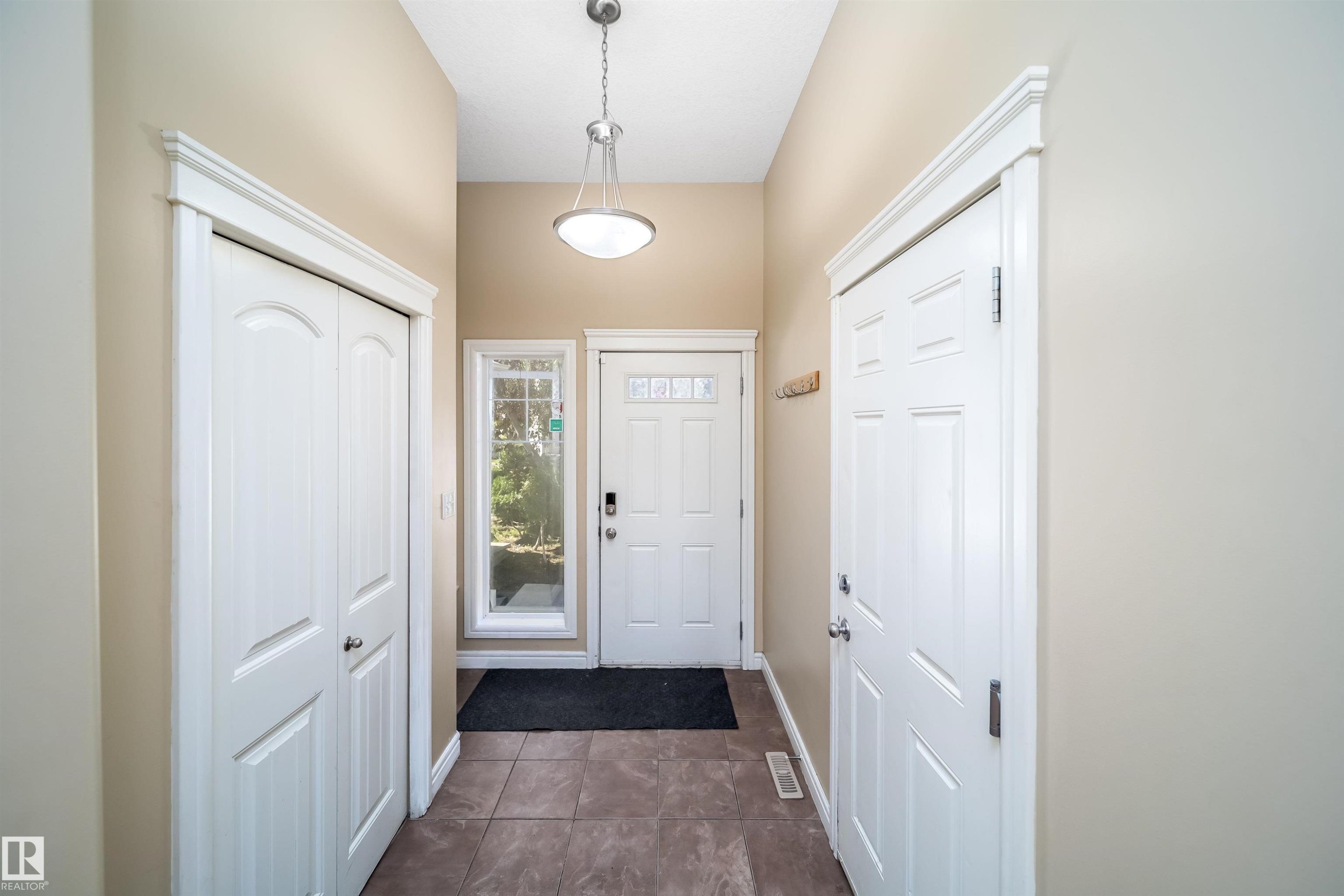 #46 15151 43 St Nw, Edmonton, AB - Indoor Photo Showing Other Room