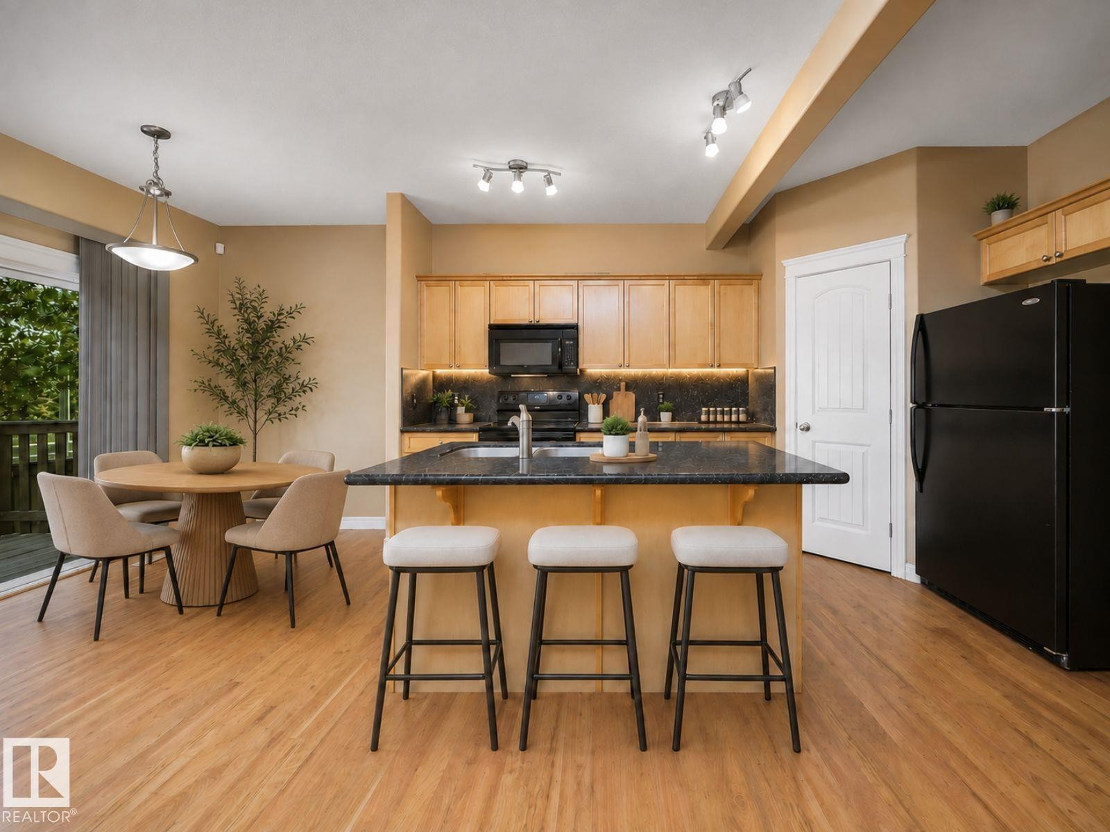 #46 15151 43 St Nw, Edmonton, AB - Indoor Photo Showing Kitchen