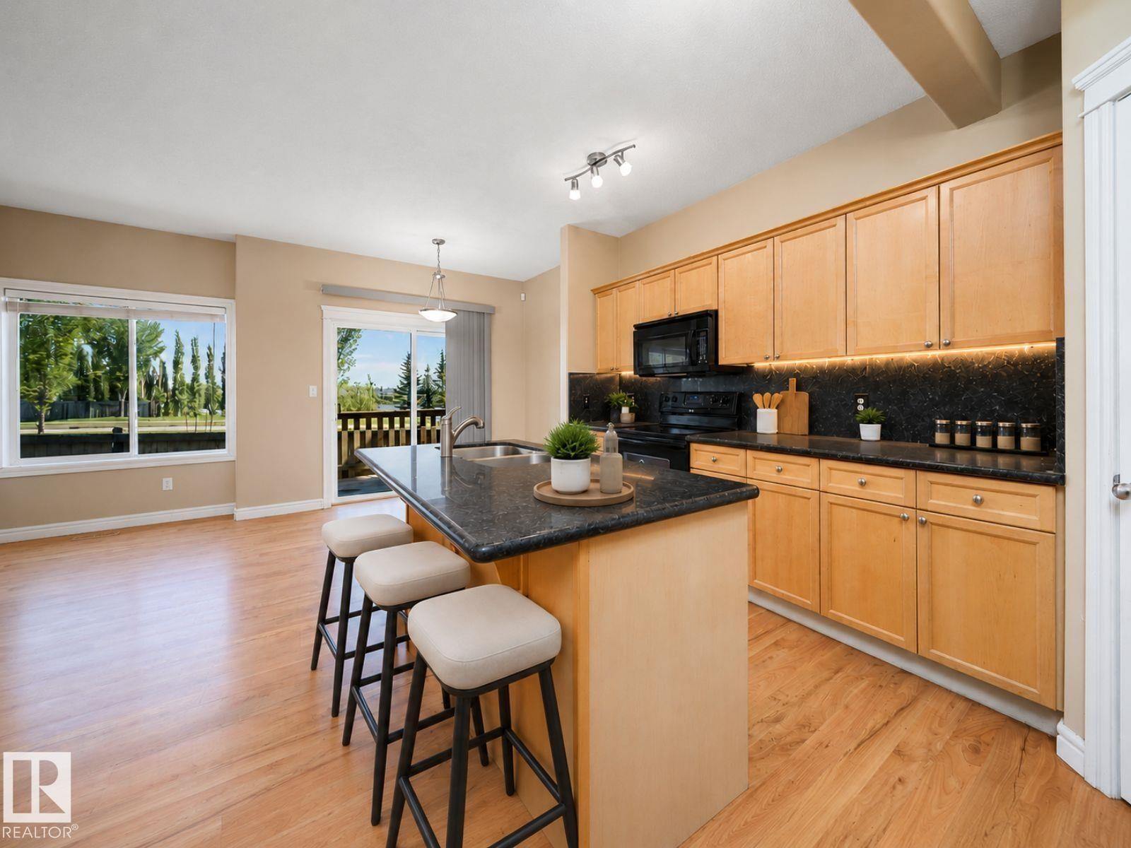 #46 15151 43 St Nw, Edmonton, AB - Indoor Photo Showing Kitchen