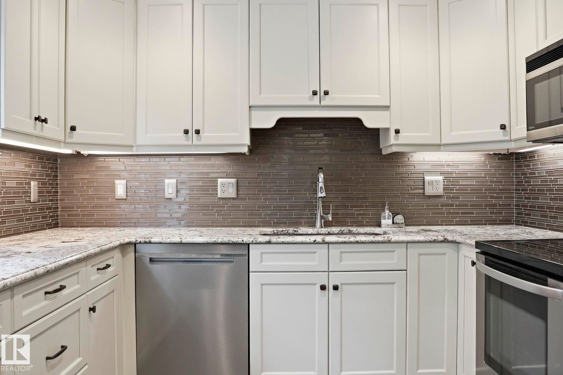 48 Glaewyn Estates, St. Albert, AB - Indoor Photo Showing Kitchen With Upgraded Kitchen