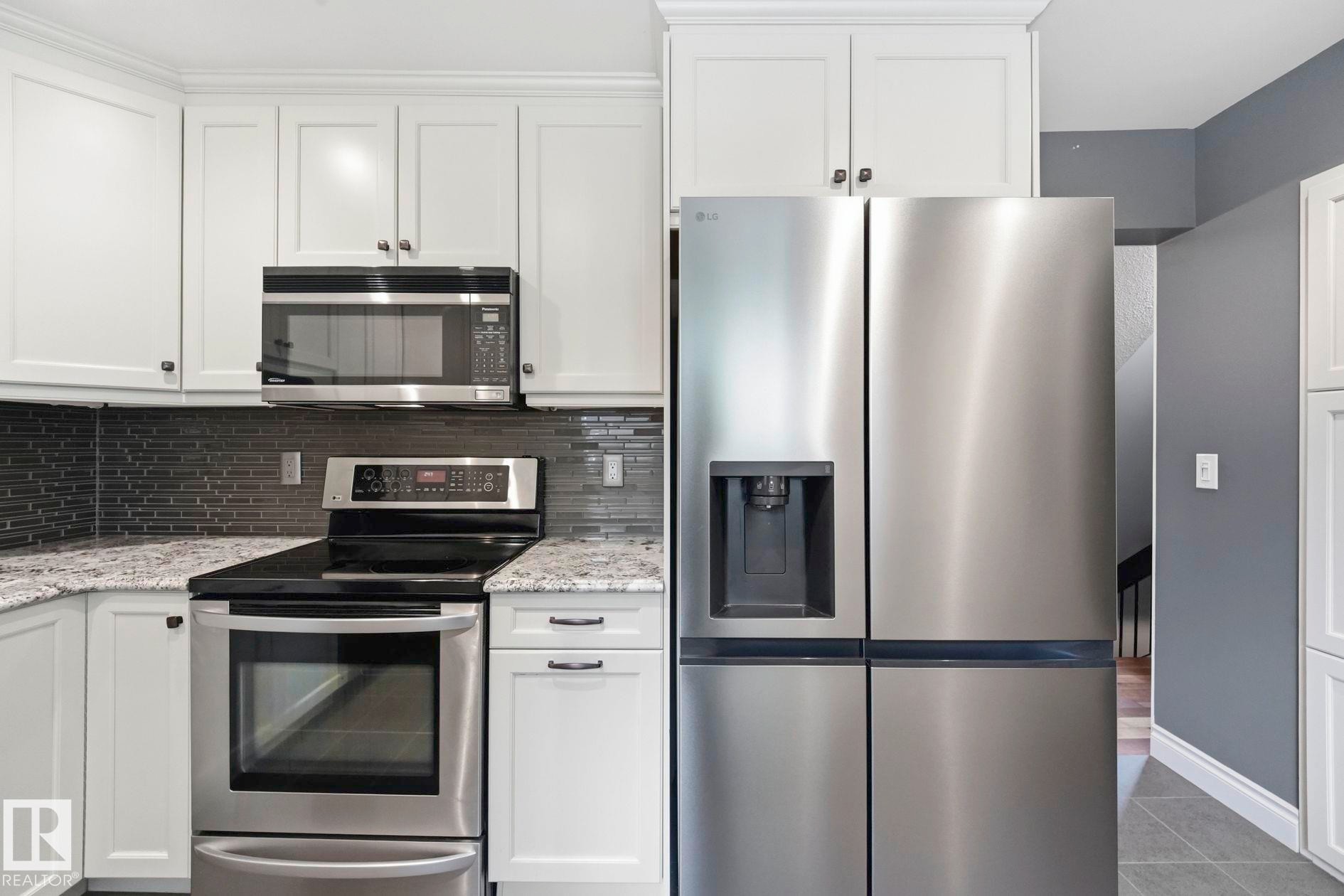 48 Glaewyn Estates, St. Albert, AB - Indoor Photo Showing Kitchen With Stainless Steel Kitchen With Upgraded Kitchen