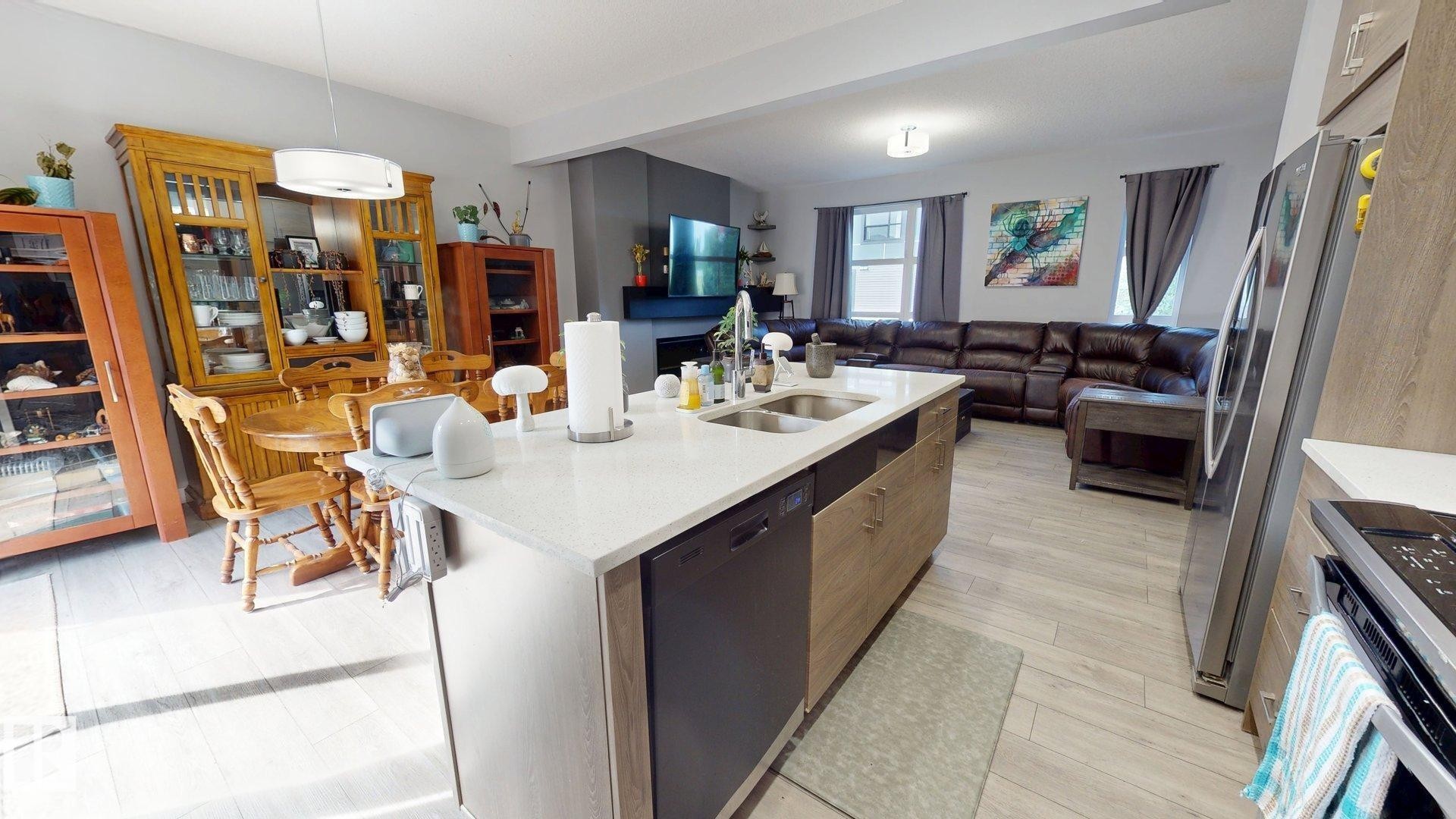 #2 14715 125 St Nw, Edmonton, AB - Indoor Photo Showing Kitchen With Double Sink
