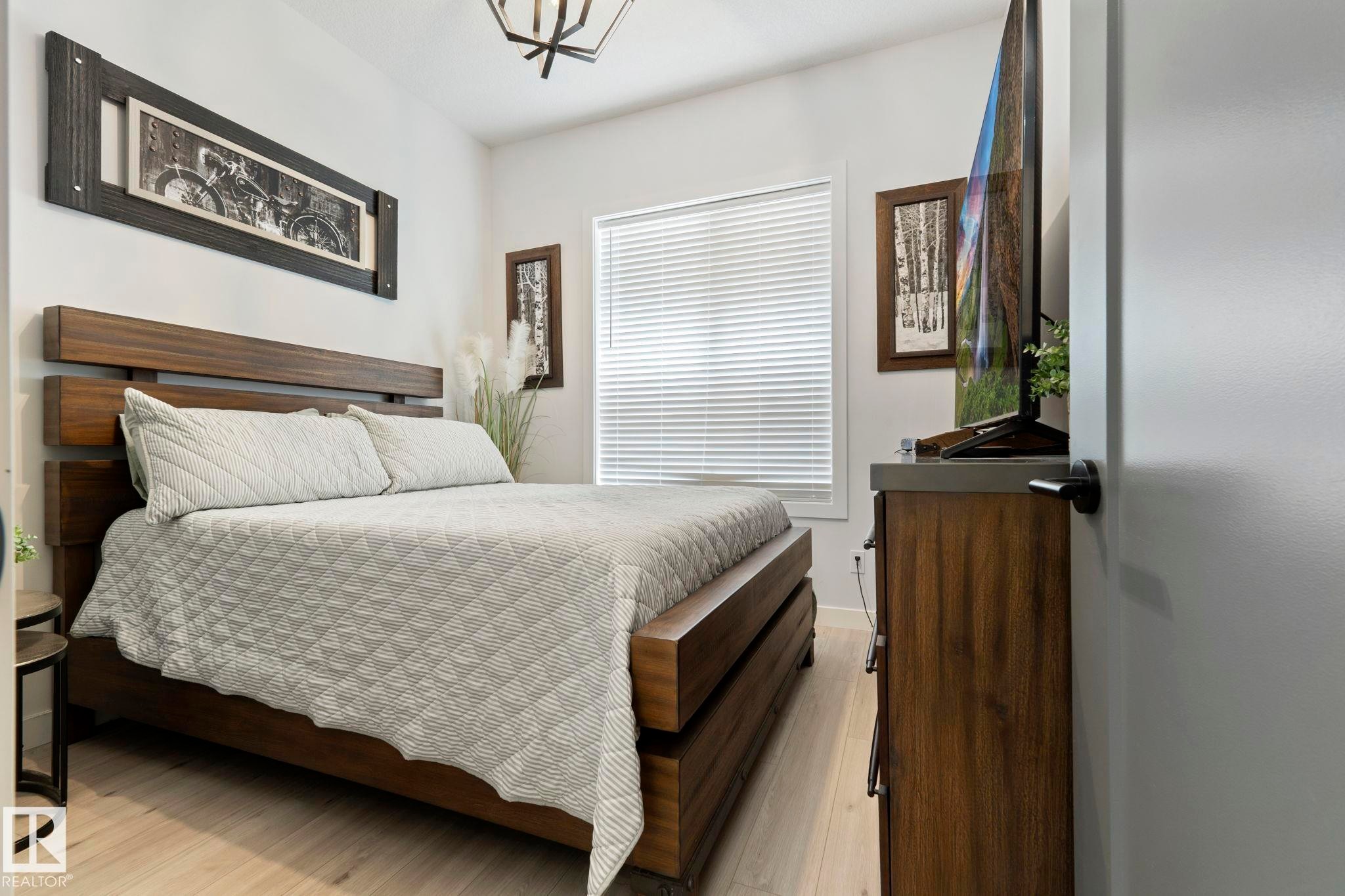 55 Maple Crescent, Gibbons, AB - Indoor Photo Showing Bedroom