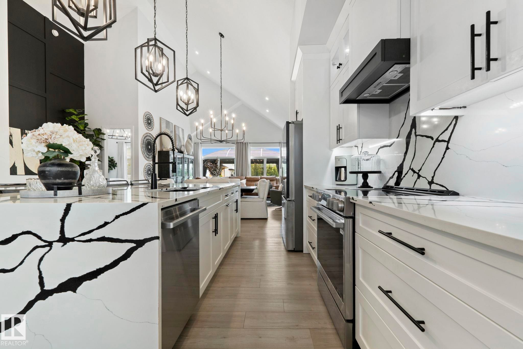 55 Maple Crescent, Gibbons, AB - Indoor Photo Showing Kitchen With Upgraded Kitchen