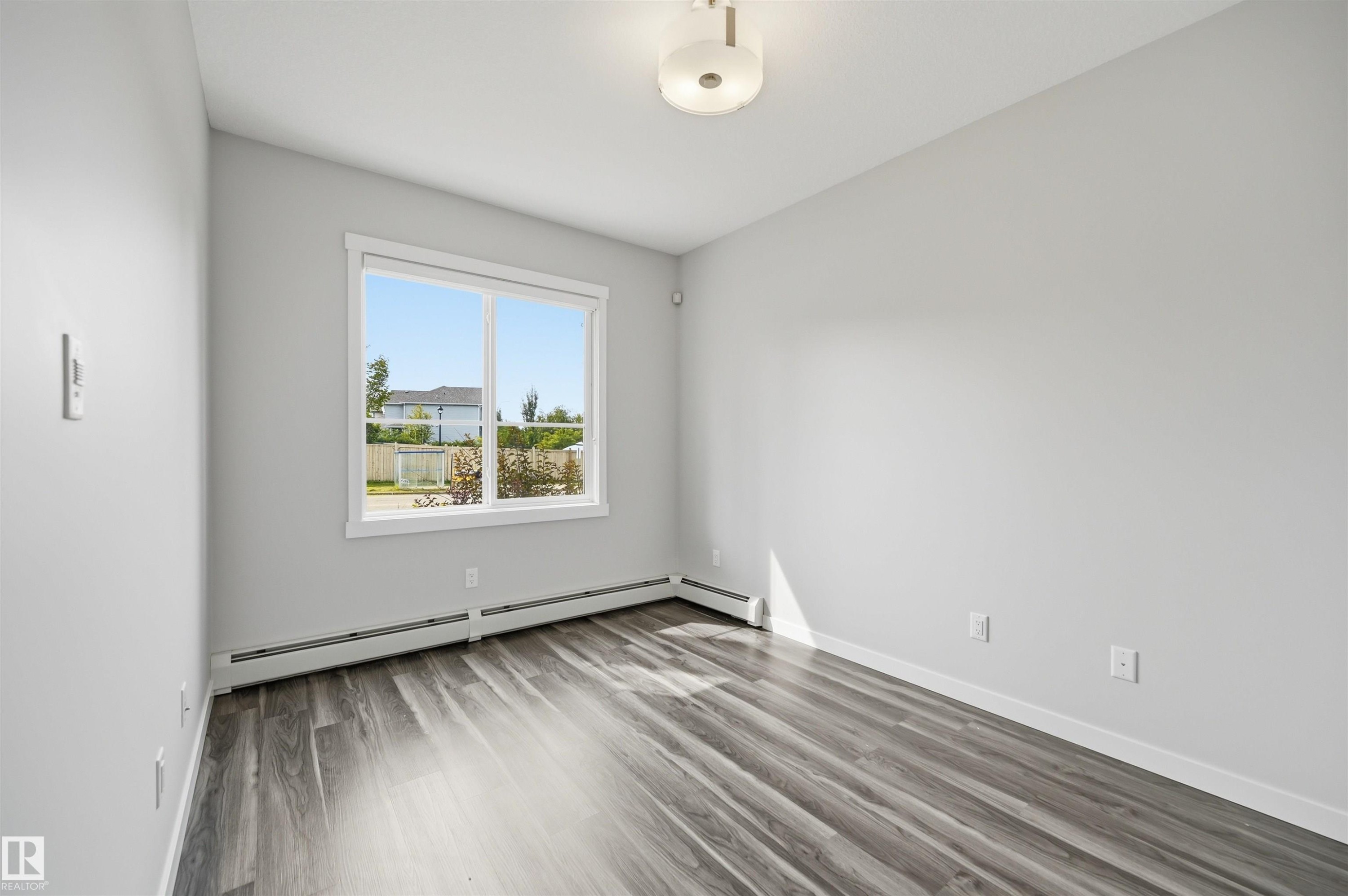 #117 812 Welsh Dr Sw, Edmonton, AB - Indoor Photo Showing Other Room