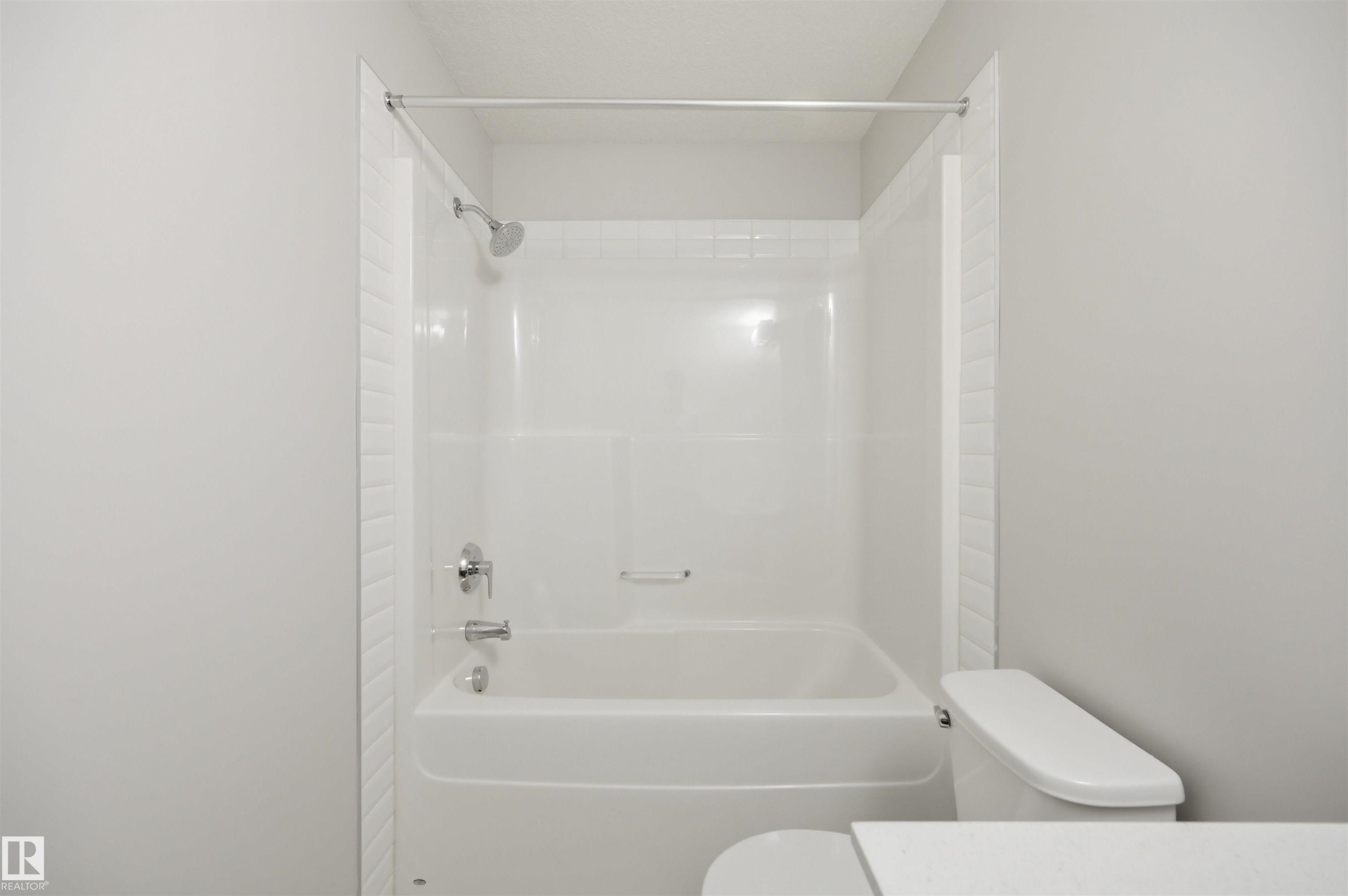 #117 812 Welsh Dr Sw, Edmonton, AB - Indoor Photo Showing Bathroom