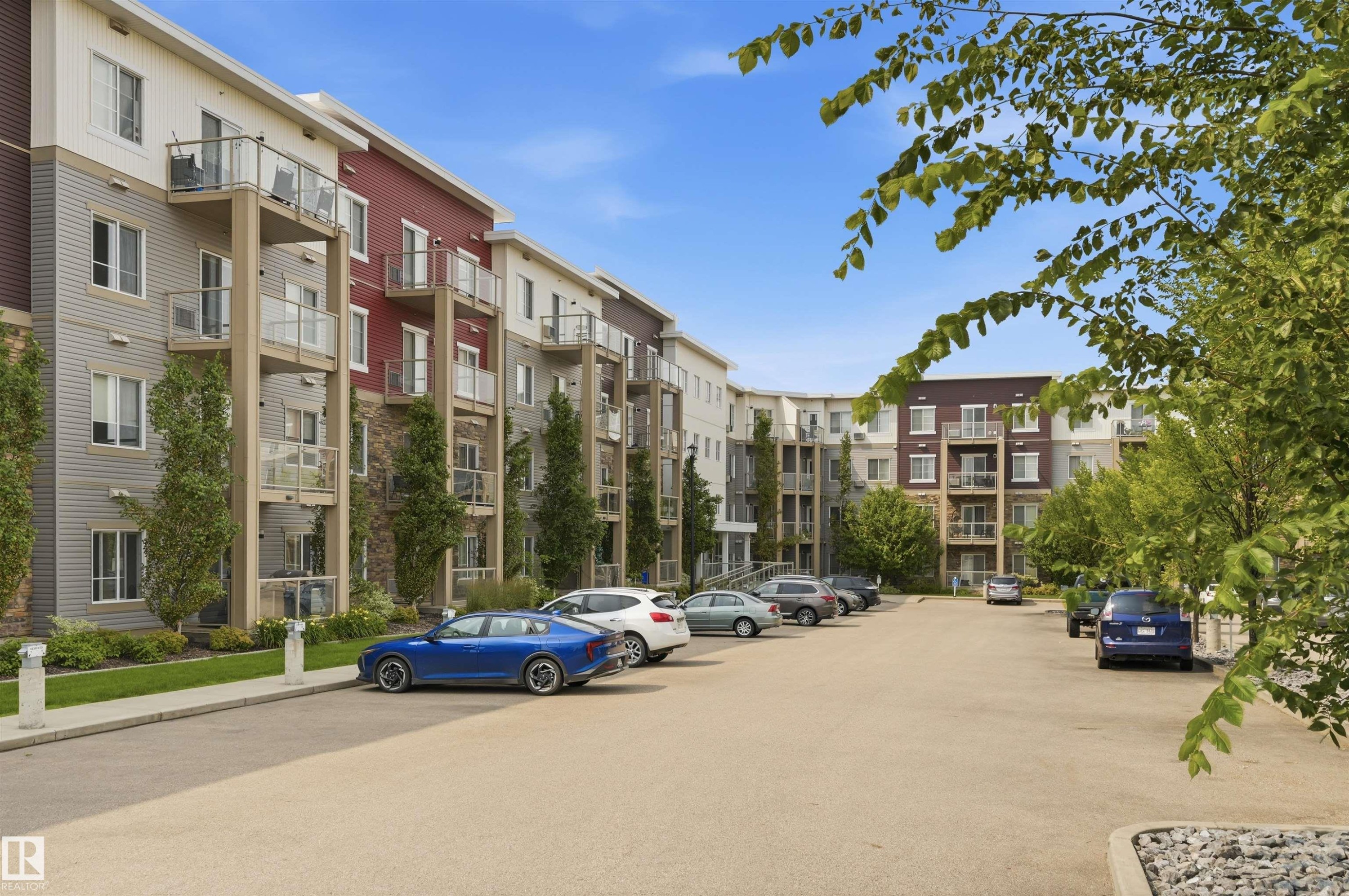 #117 812 Welsh Dr Sw, Edmonton, AB - Outdoor With Facade