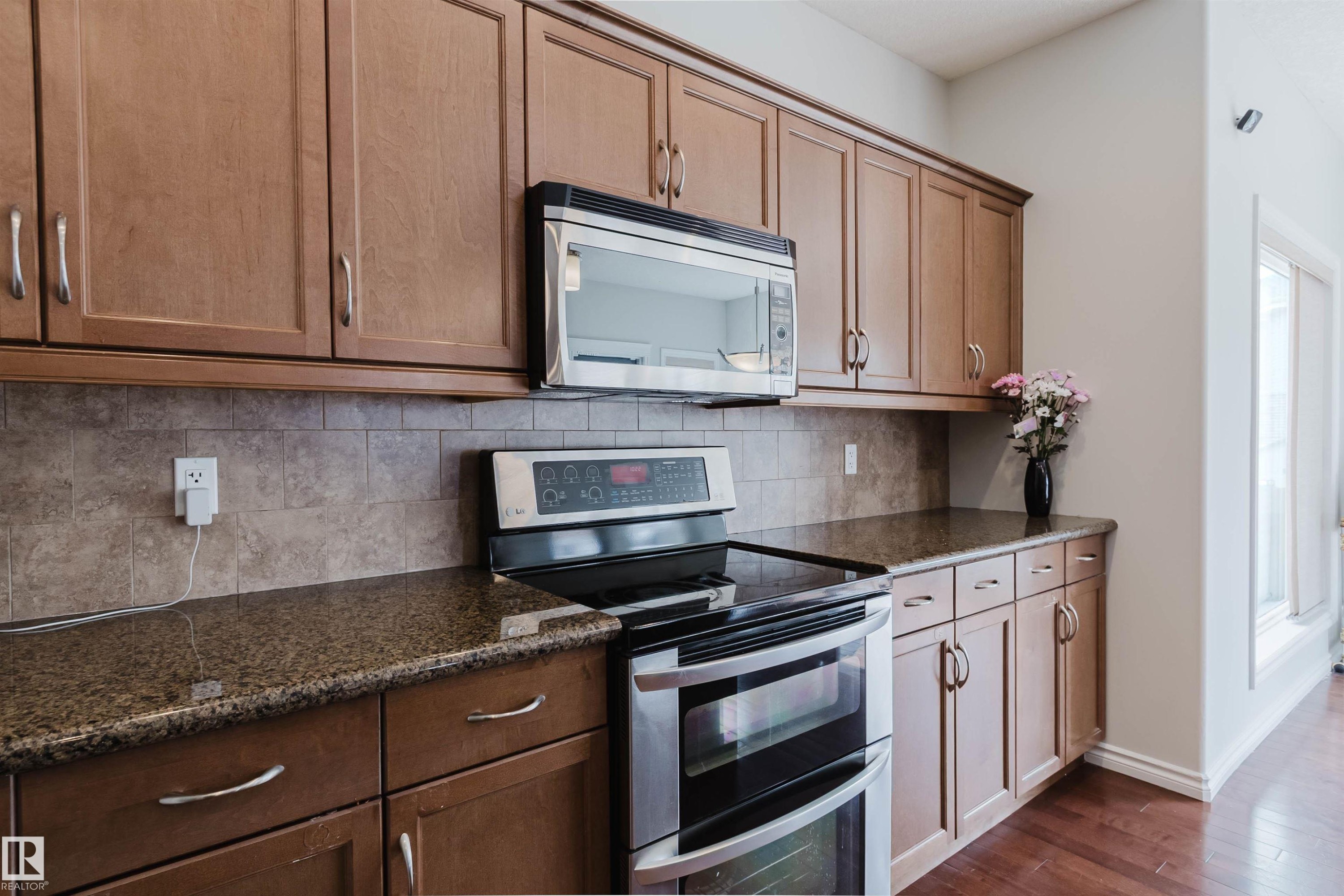 5623 206 Street Nw, Edmonton, AB - Indoor Photo Showing Kitchen