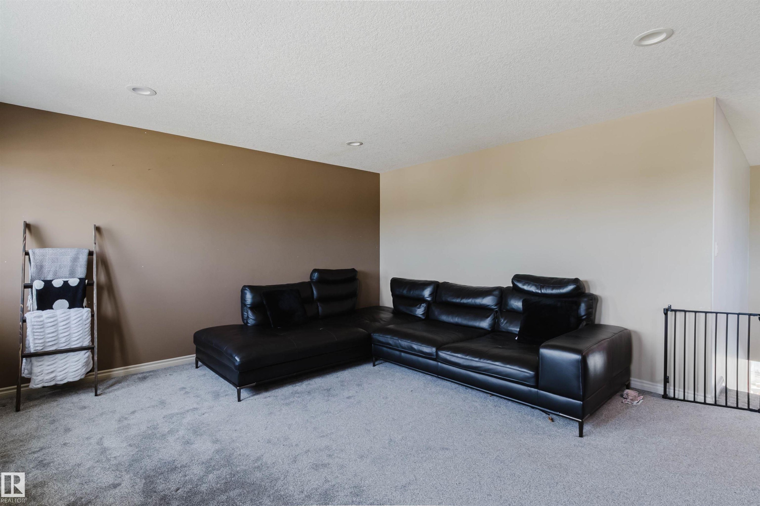 5623 206 Street Nw, Edmonton, AB - Indoor