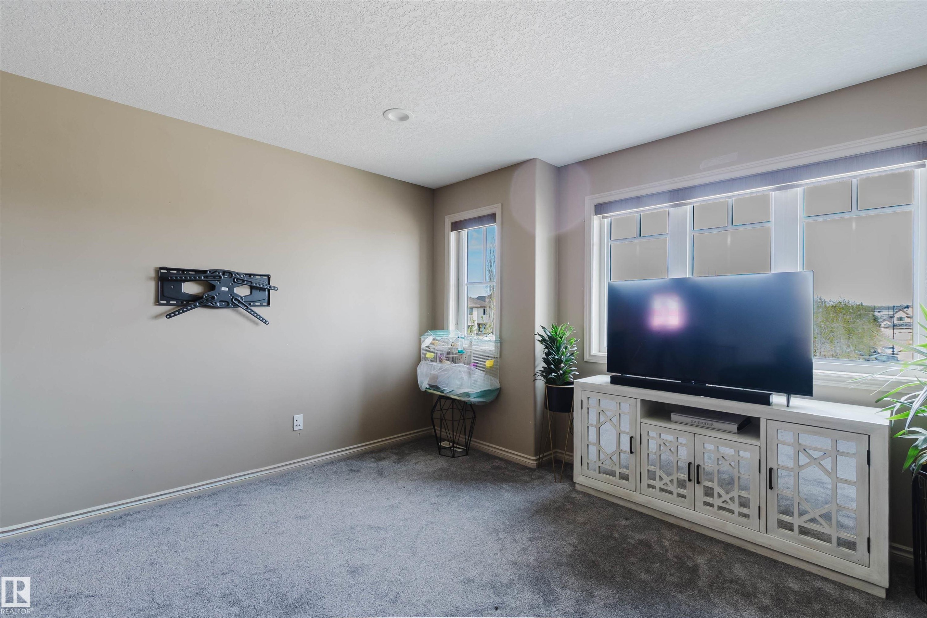 5623 206 Street Nw, Edmonton, AB - Indoor