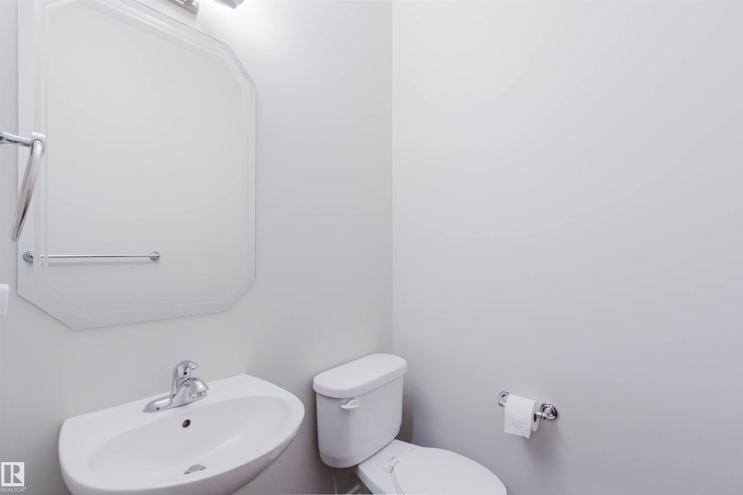 5623 206 Street Nw, Edmonton, AB - Indoor Photo Showing Bathroom
