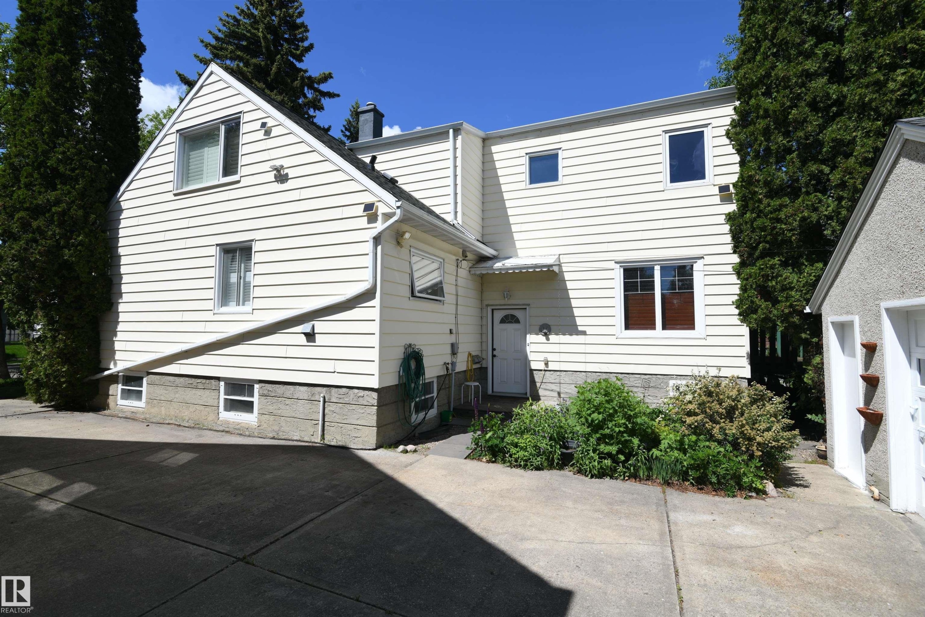 10837 139 Street Nw, Edmonton, AB - Outdoor