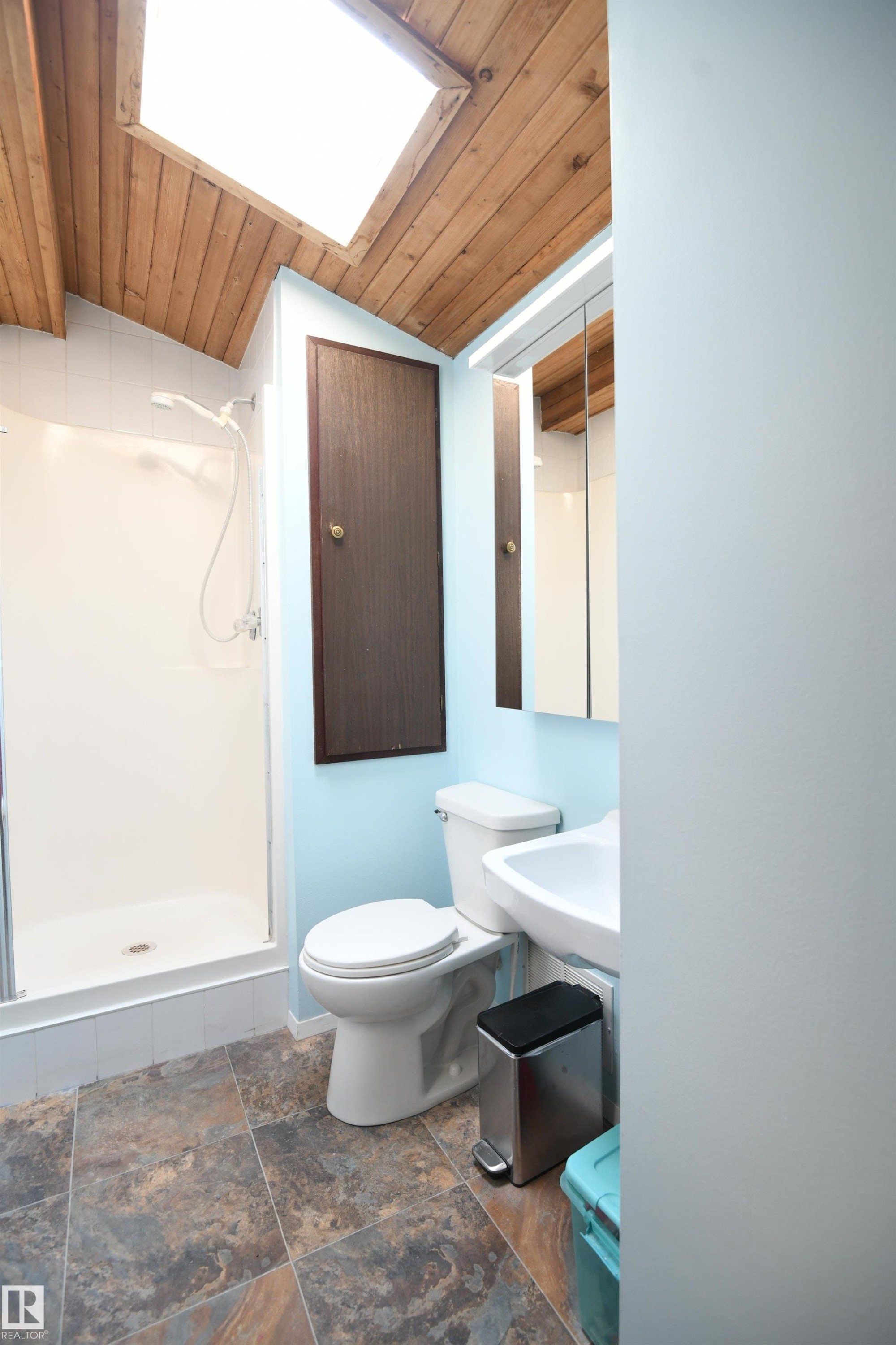 10837 139 Street Nw, Edmonton, AB - Indoor Photo Showing Bathroom