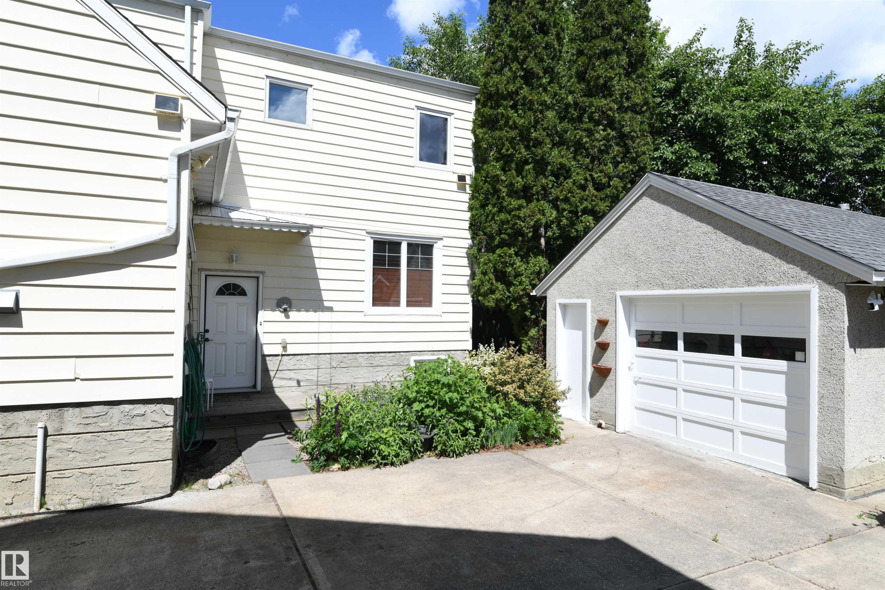 10837 139 Street Nw, Edmonton, AB - Outdoor