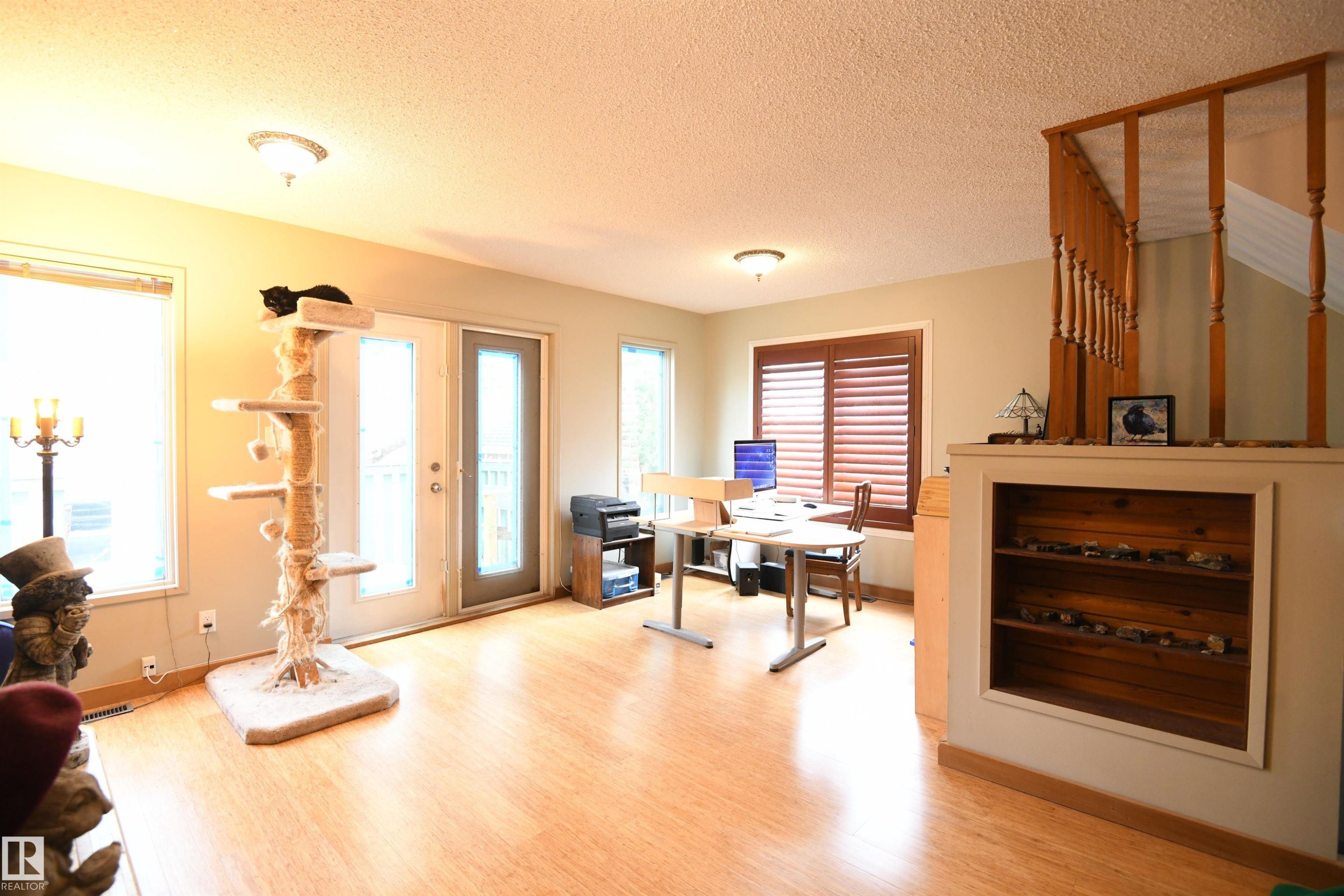 10837 139 Street Nw, Edmonton, AB - Indoor