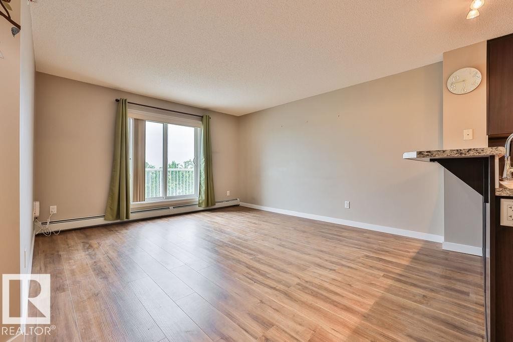 #411 2204 44 Av Nw, Edmonton, AB - Indoor Photo Showing Other Room