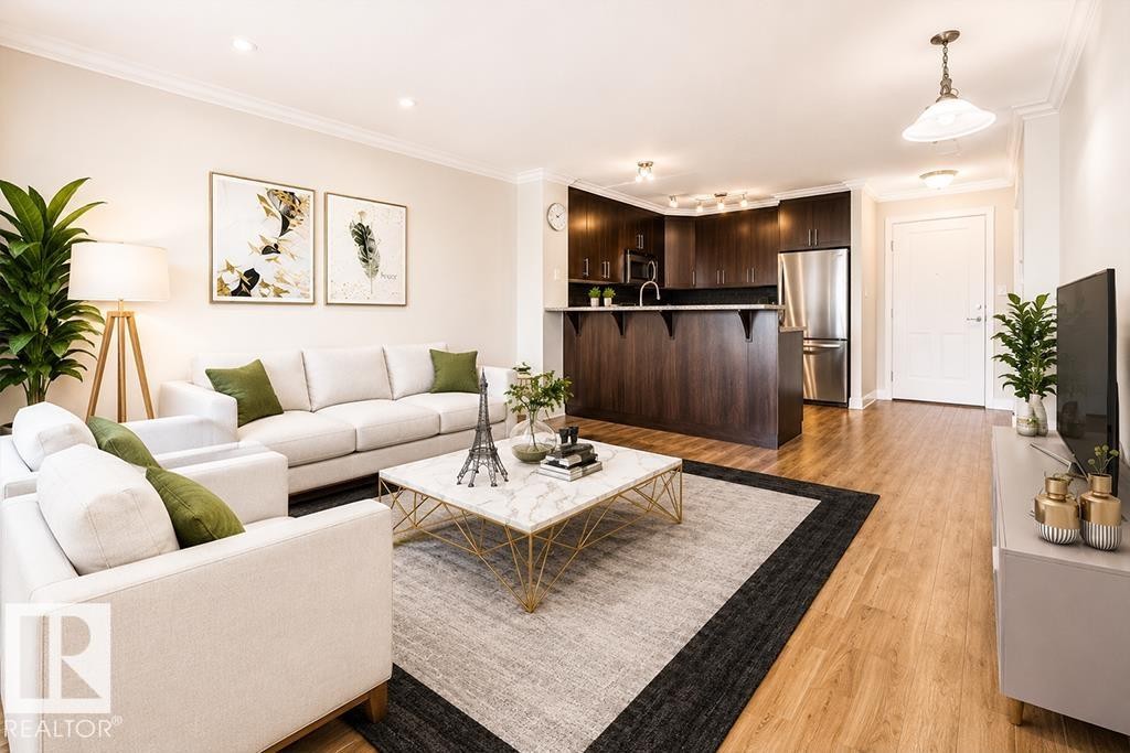 #411 2204 44 Av Nw, Edmonton, AB - Indoor Photo Showing Living Room
