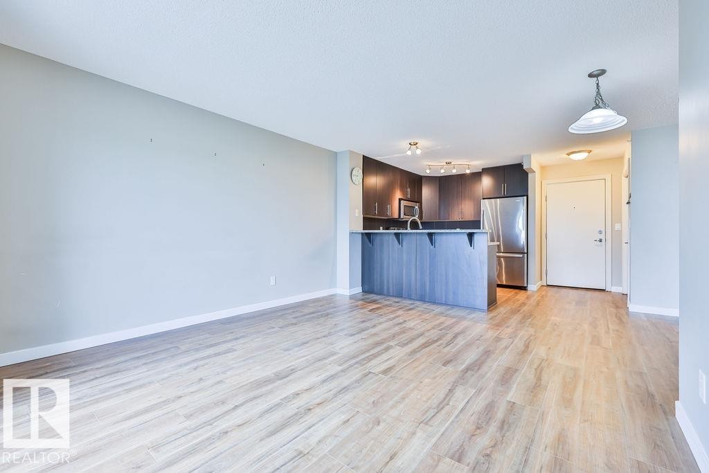 #411 2204 44 Av Nw, Edmonton, AB - Indoor Photo Showing Kitchen