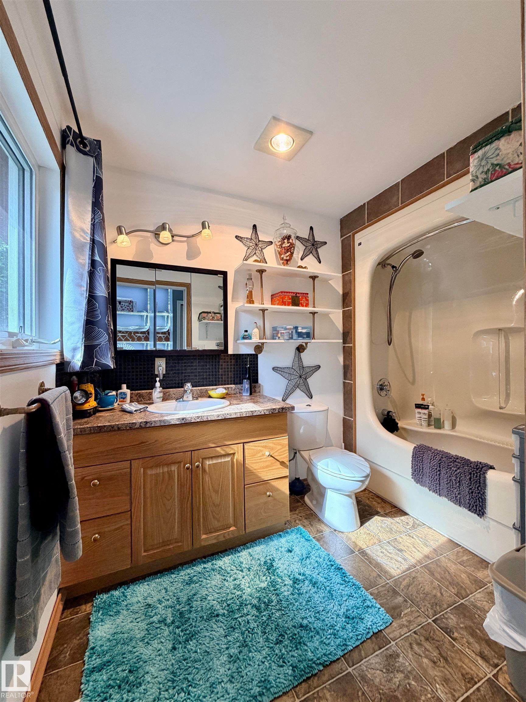 627 59201 Rr 95, Rural St. Paul County, AB - Indoor Photo Showing Bathroom