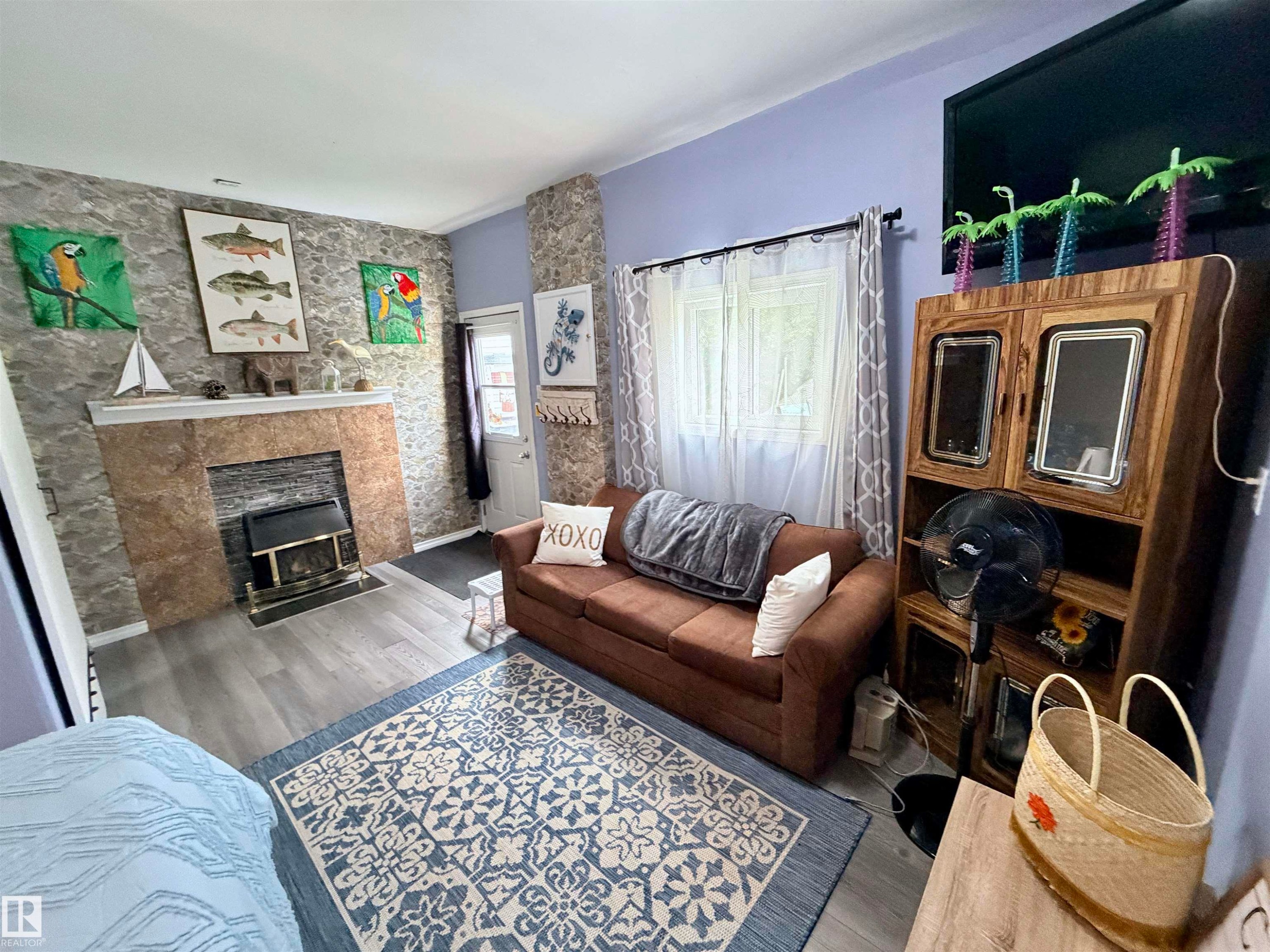 627 59201 Rr 95, Rural St. Paul County, AB - Indoor Photo Showing Living Room With Fireplace