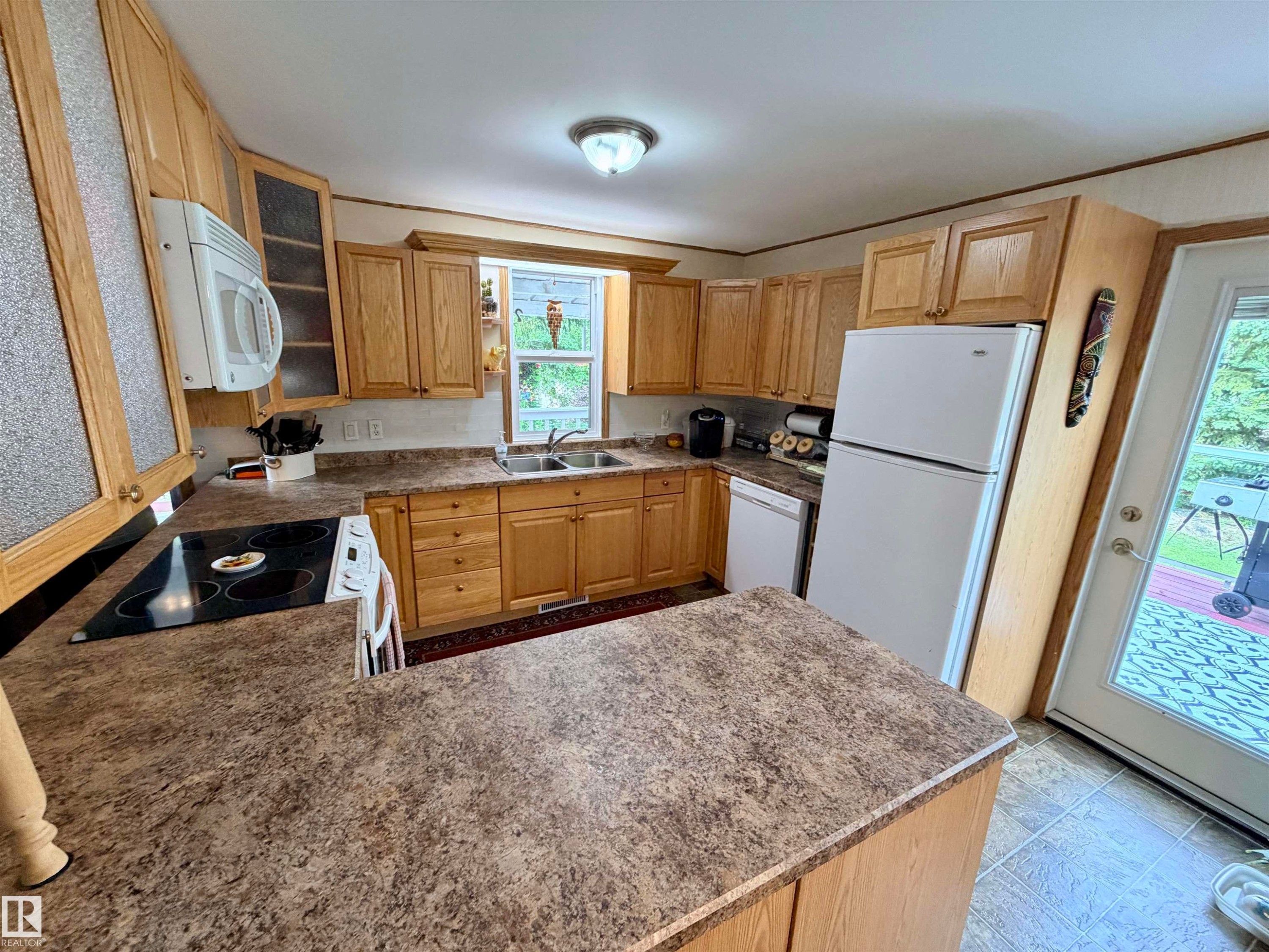 627 59201 Rr 95, Rural St. Paul County, AB - Indoor Photo Showing Kitchen With Double Sink