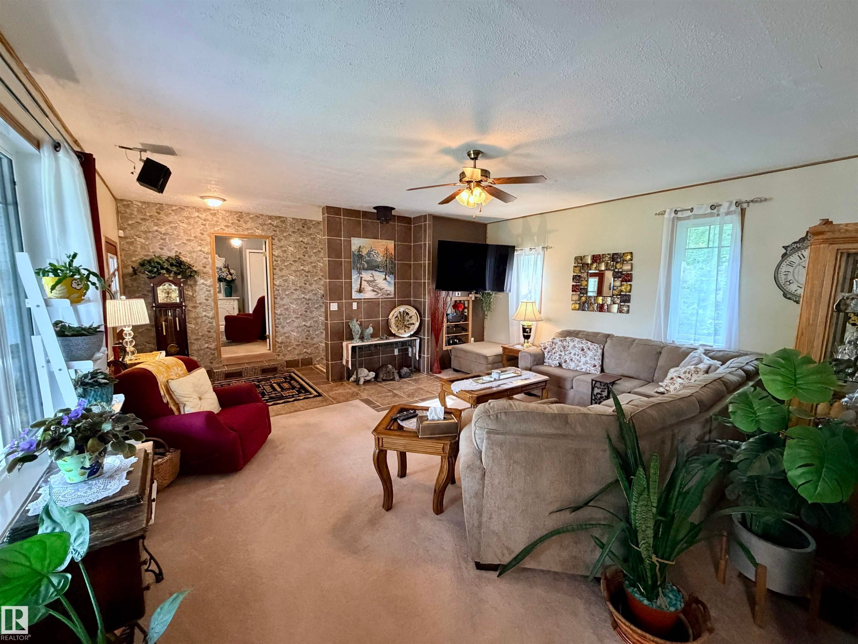 627 59201 Rr 95, Rural St. Paul County, AB - Indoor Photo Showing Living Room