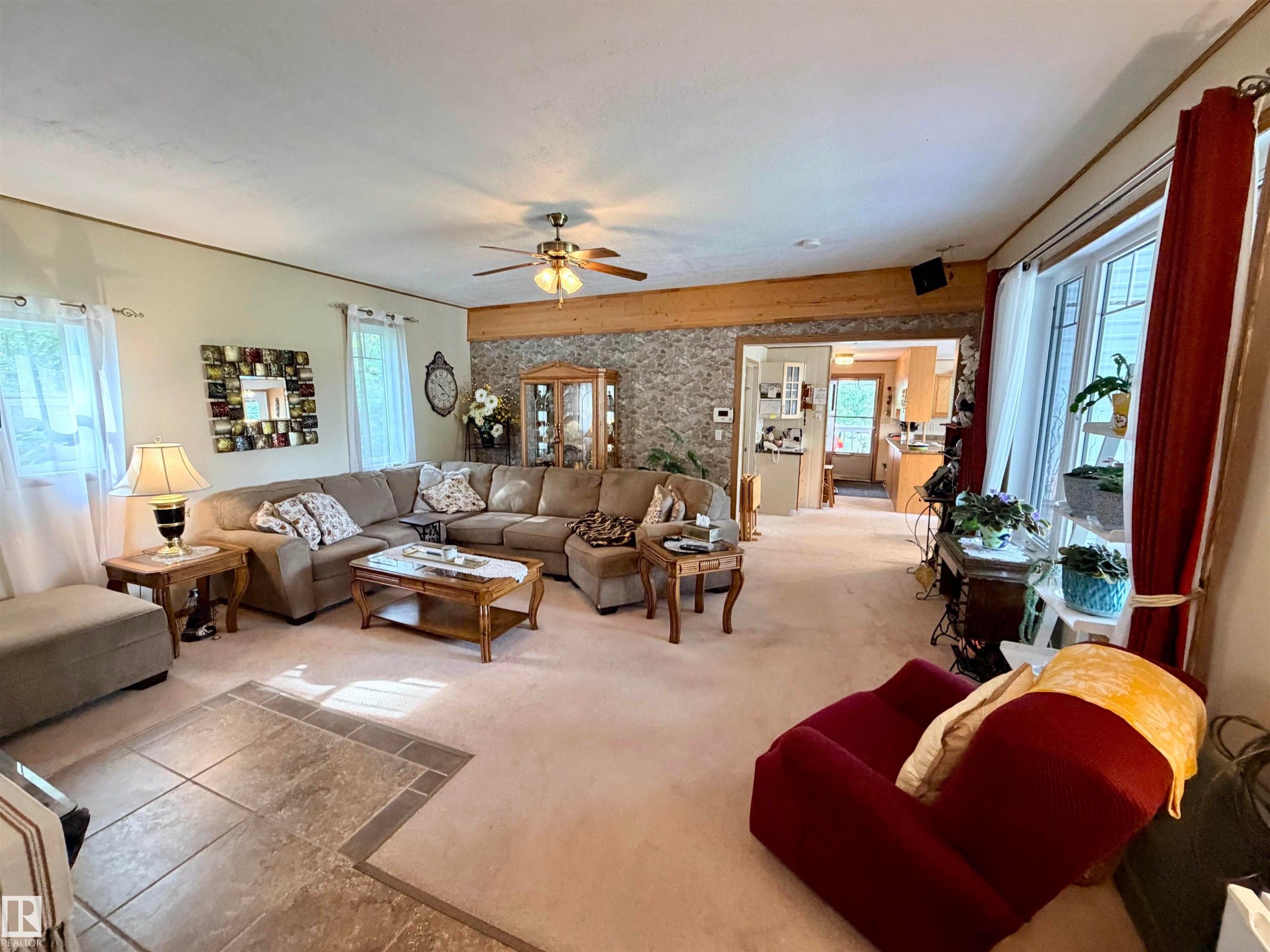 627 59201 Rr 95, Rural St. Paul County, AB - Indoor Photo Showing Living Room