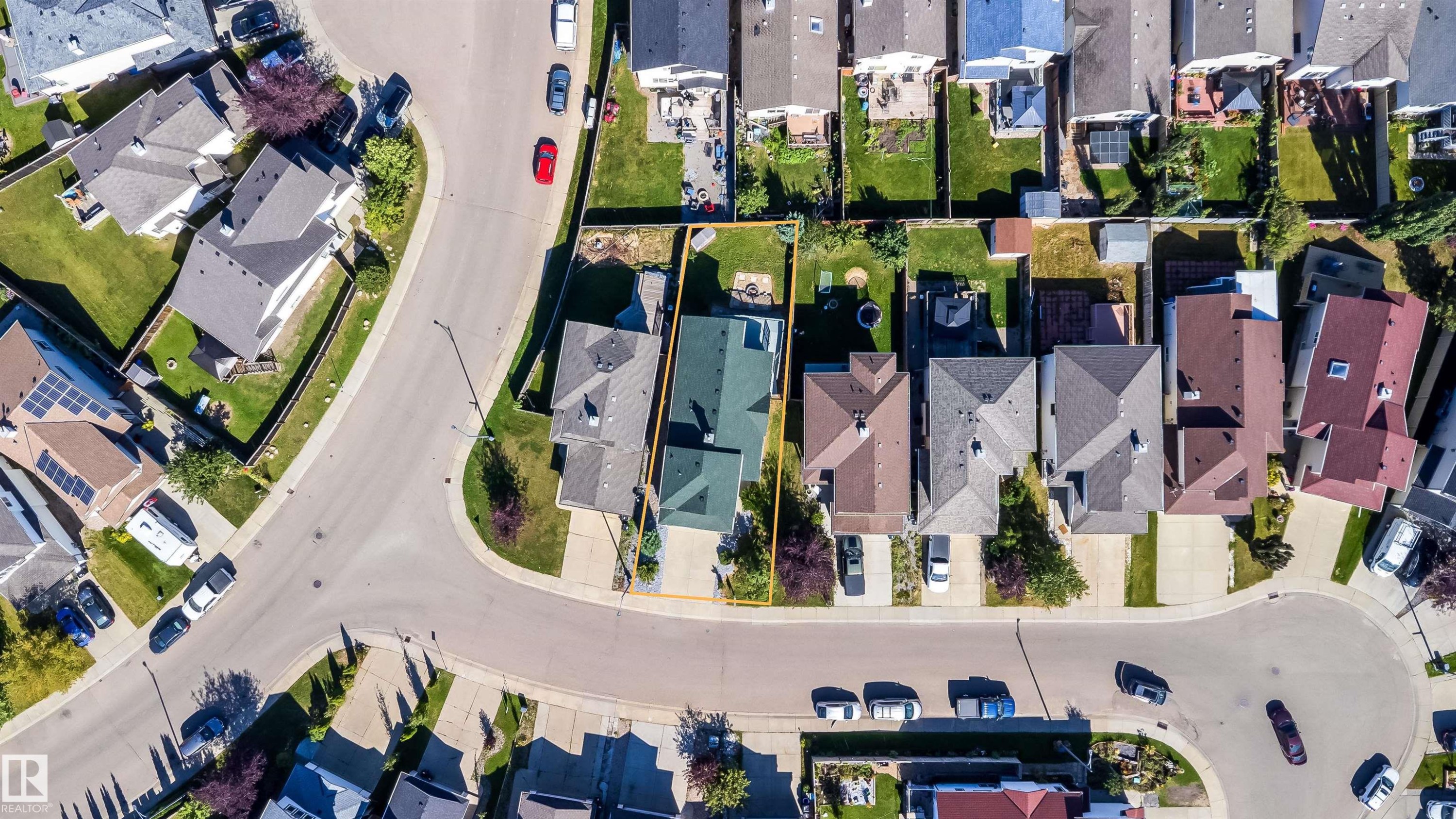 Residential property situated on a curved street - 7848 7 Avenue Sw, Edmonton, AB