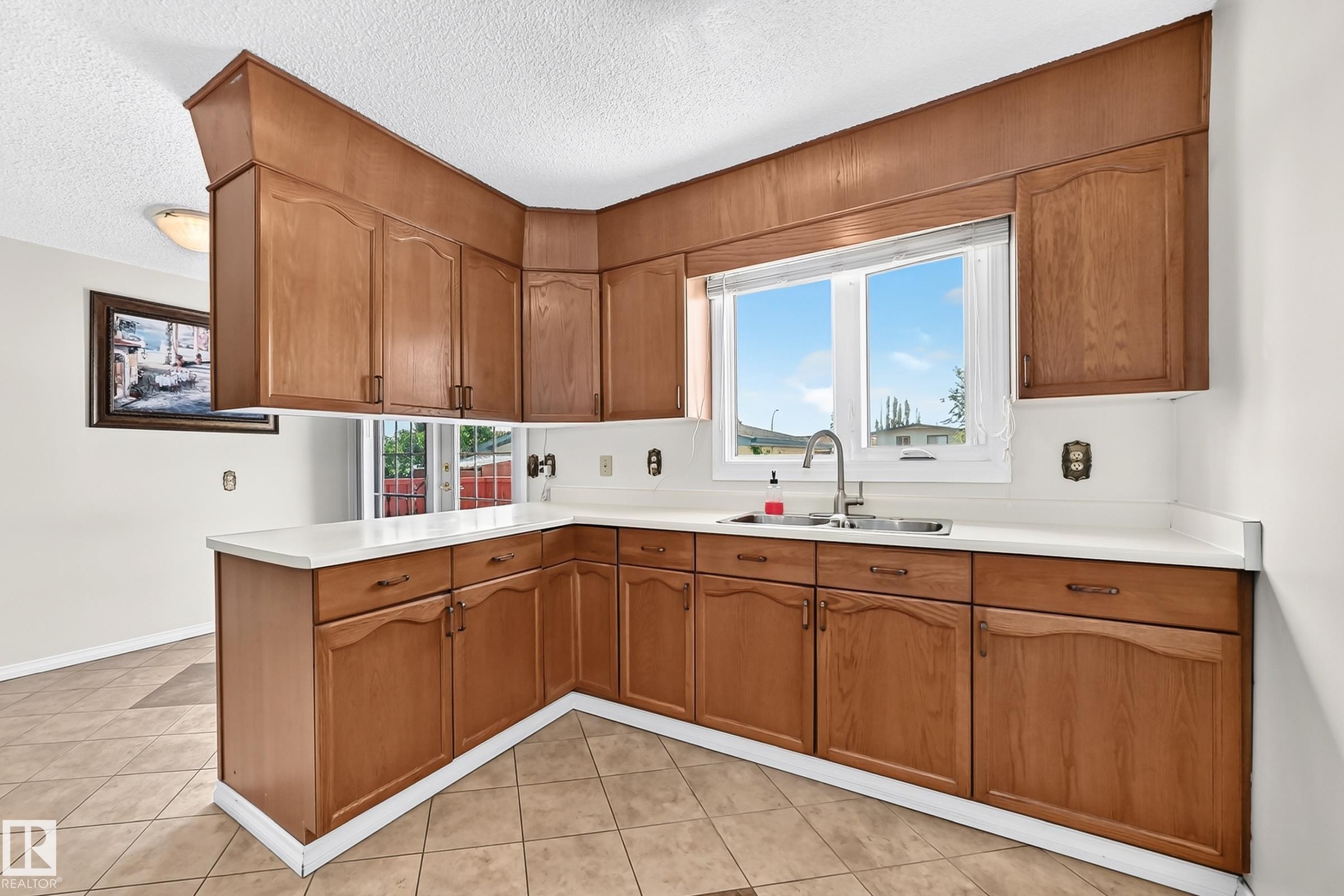7215 144 Avenue Nw, Edmonton, AB - Indoor Photo Showing Kitchen With Double Sink