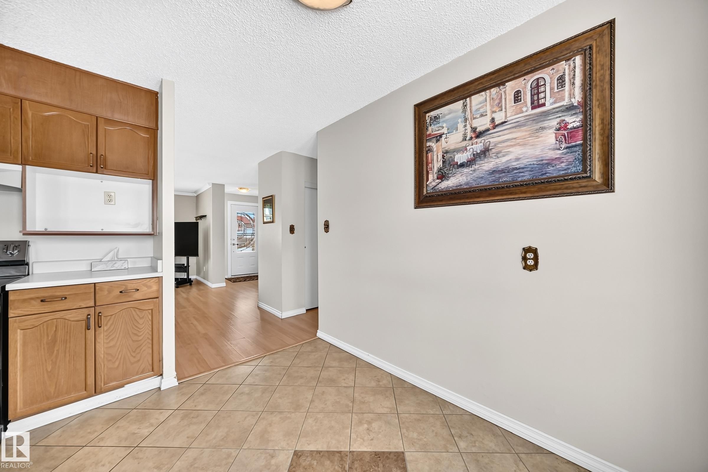 7215 144 Avenue Nw, Edmonton, AB - Indoor Photo Showing Kitchen