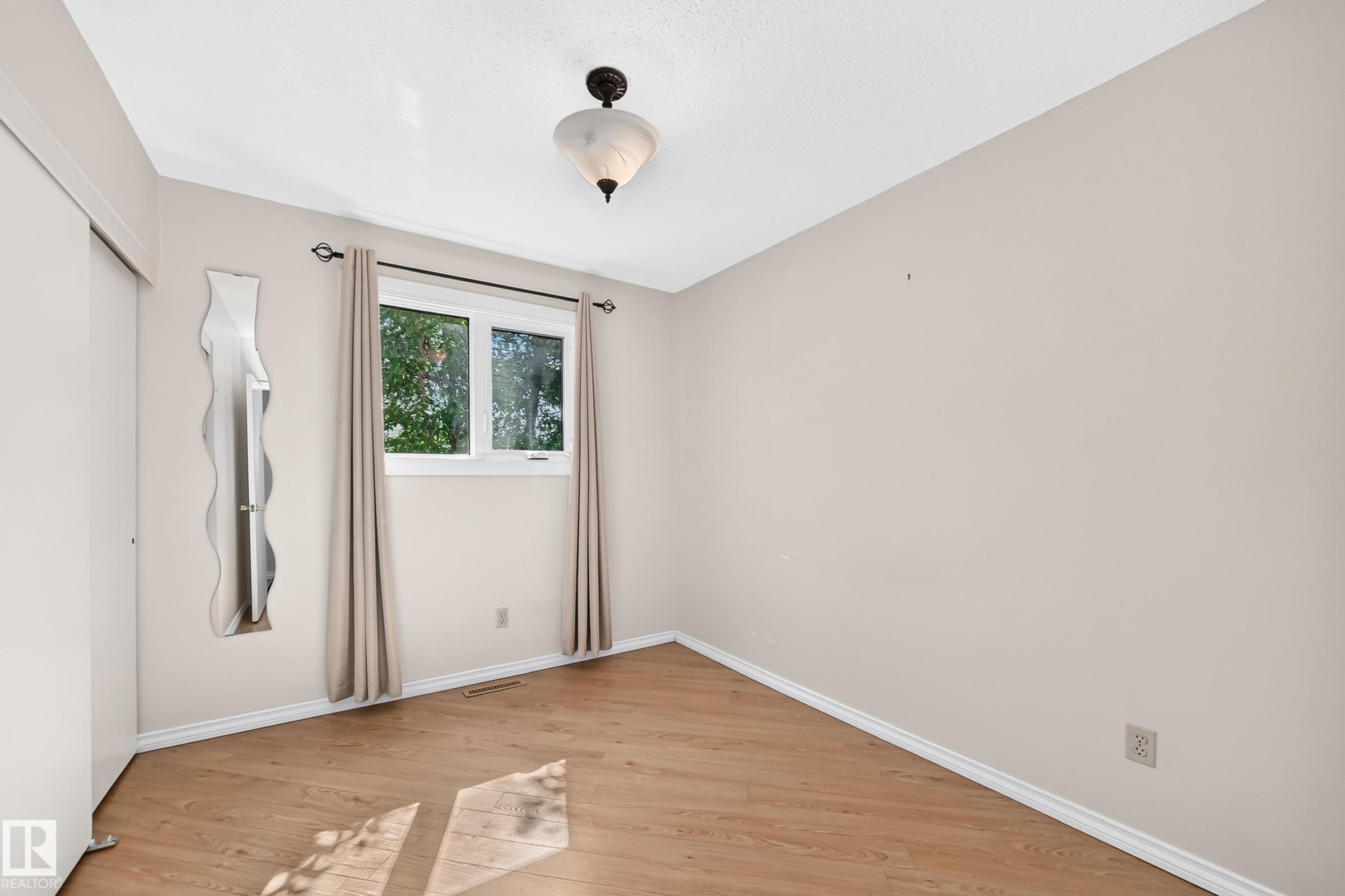7215 144 Avenue Nw, Edmonton, AB - Indoor Photo Showing Other Room