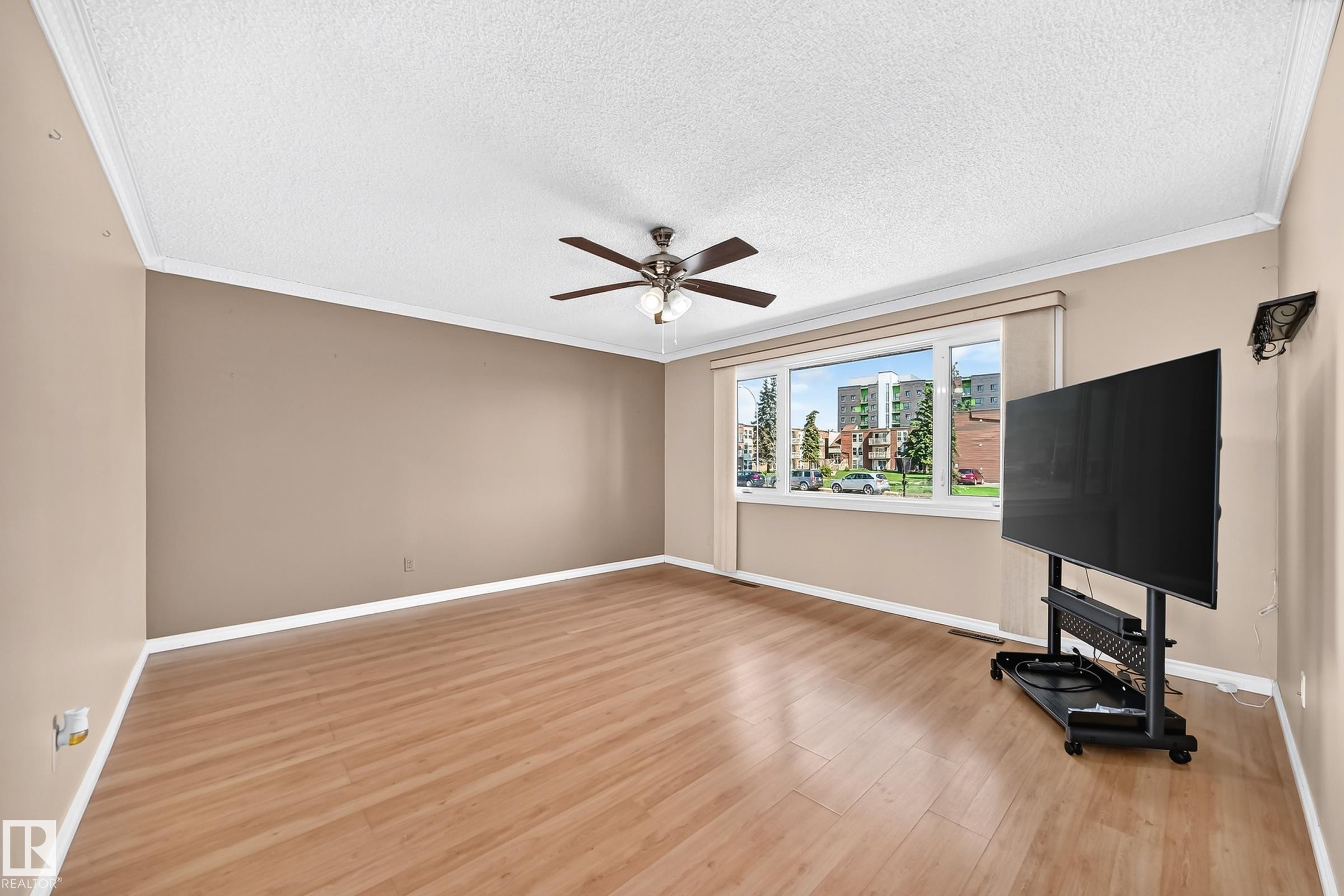 7215 144 Avenue Nw, Edmonton, AB - Indoor Photo Showing Other Room