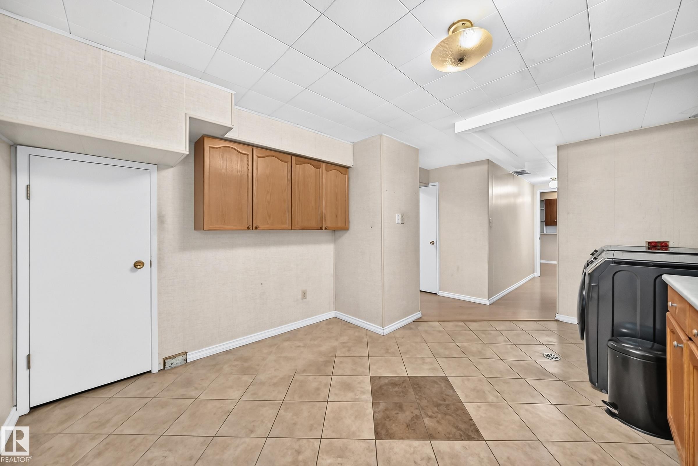 7215 144 Avenue Nw, Edmonton, AB - Indoor