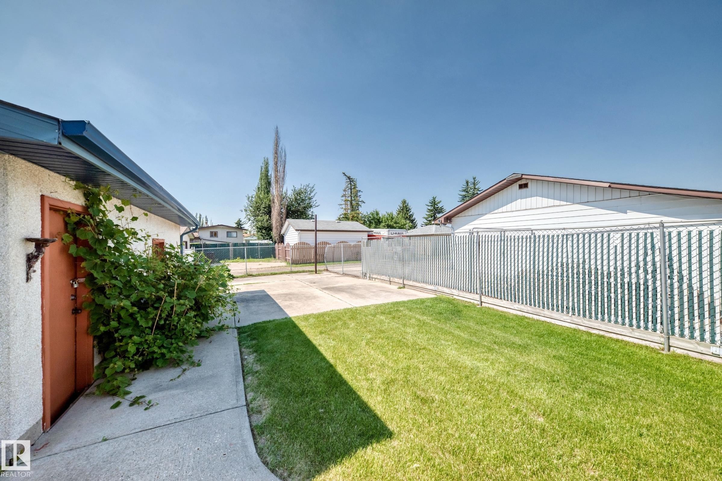 7215 144 Avenue Nw, Edmonton, AB - Outdoor