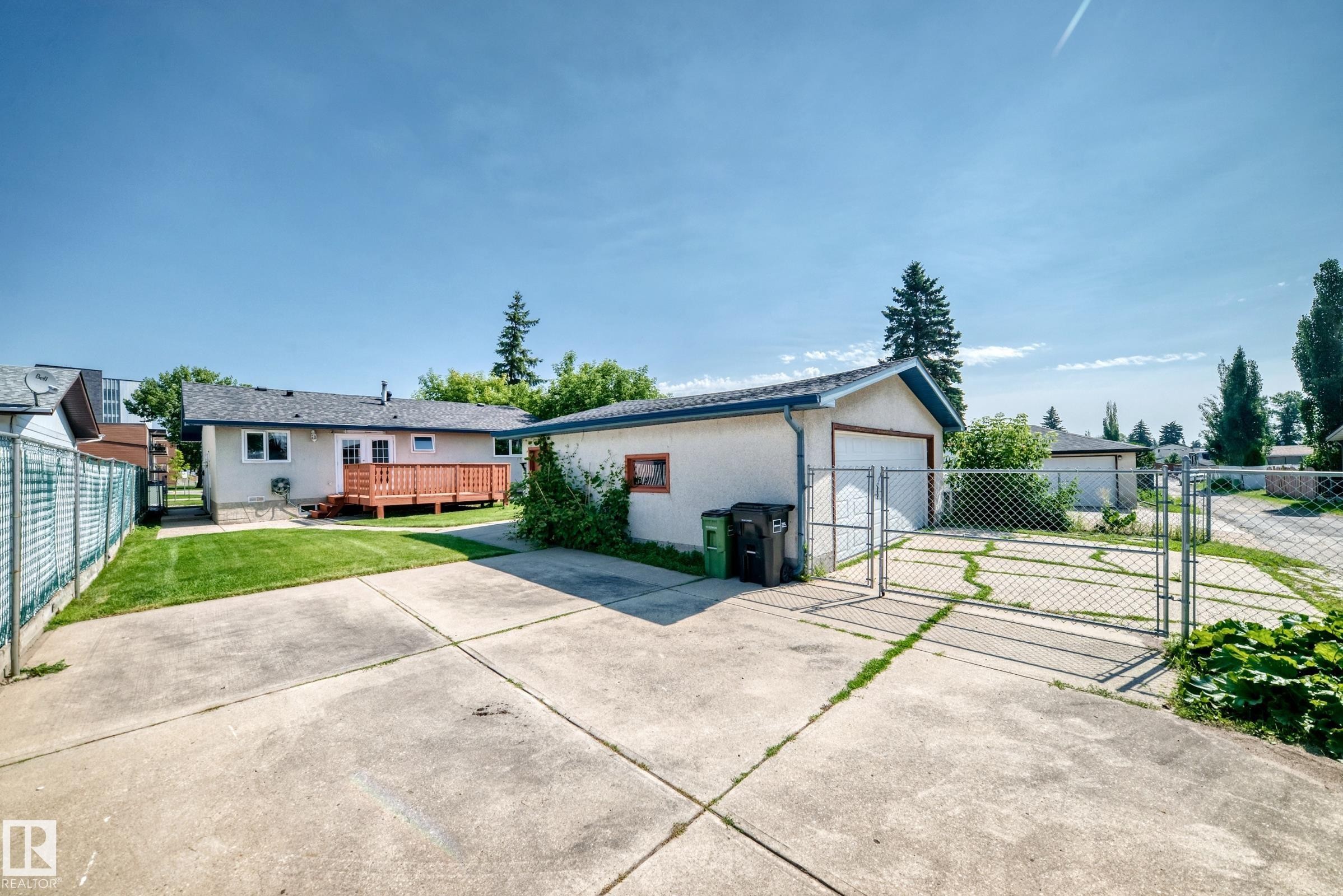 7215 144 Avenue Nw, Edmonton, AB - Outdoor