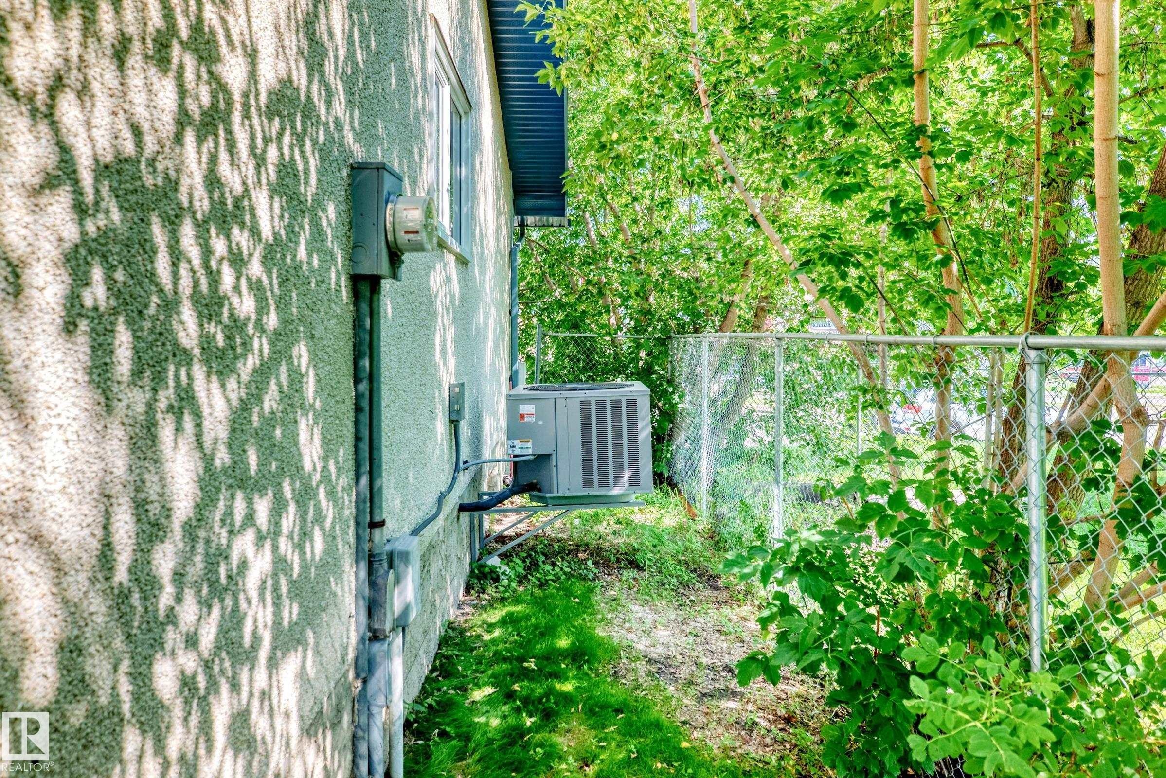 7215 144 Avenue Nw, Edmonton, AB - Outdoor