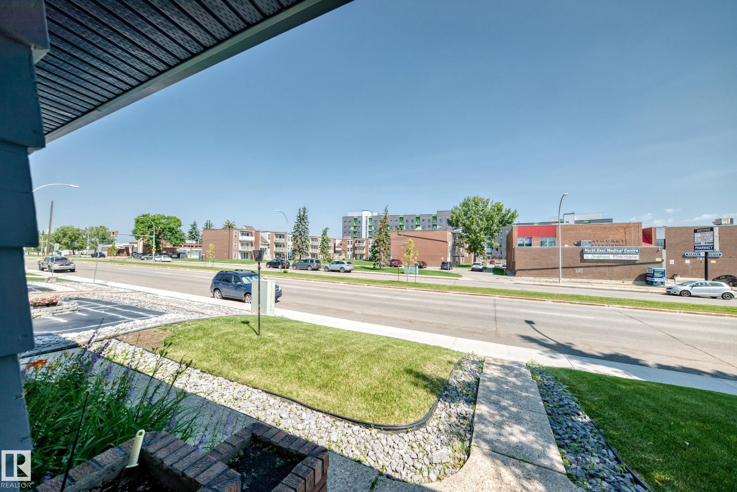7215 144 Avenue Nw, Edmonton, AB - Outdoor With View