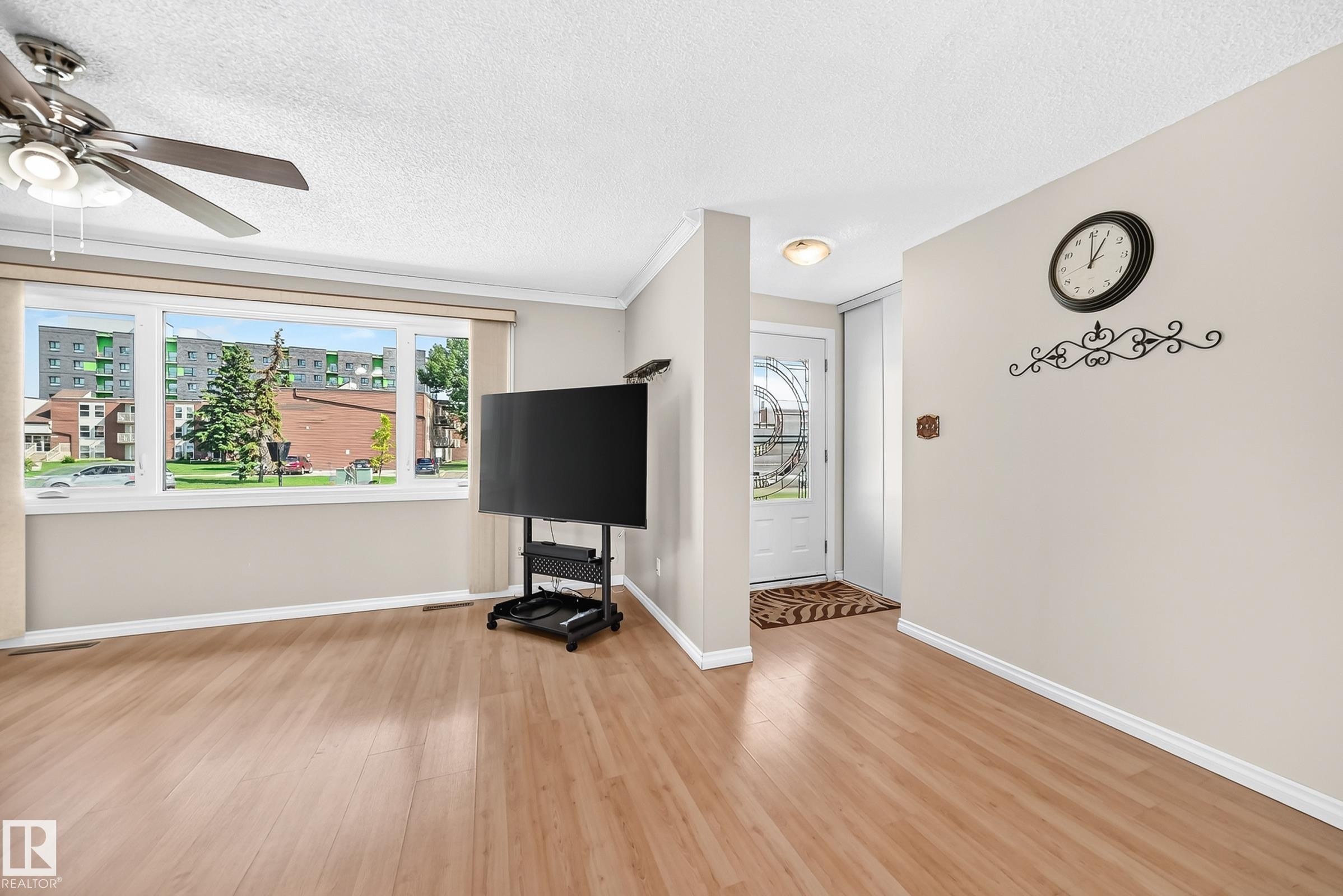 7215 144 Avenue Nw, Edmonton, AB - Indoor Photo Showing Other Room