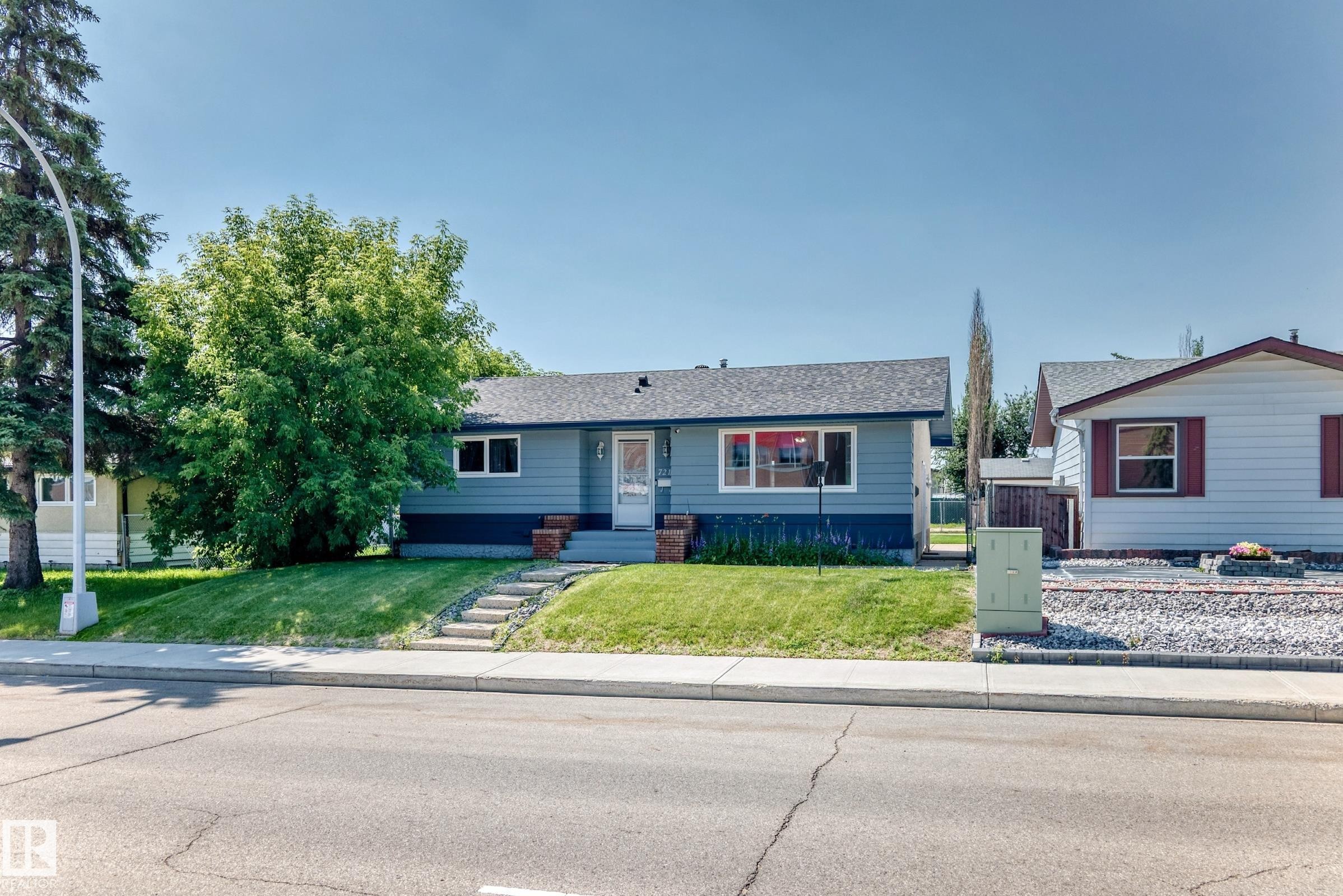 7215 144 Avenue Nw, Edmonton, AB - Outdoor With Facade
