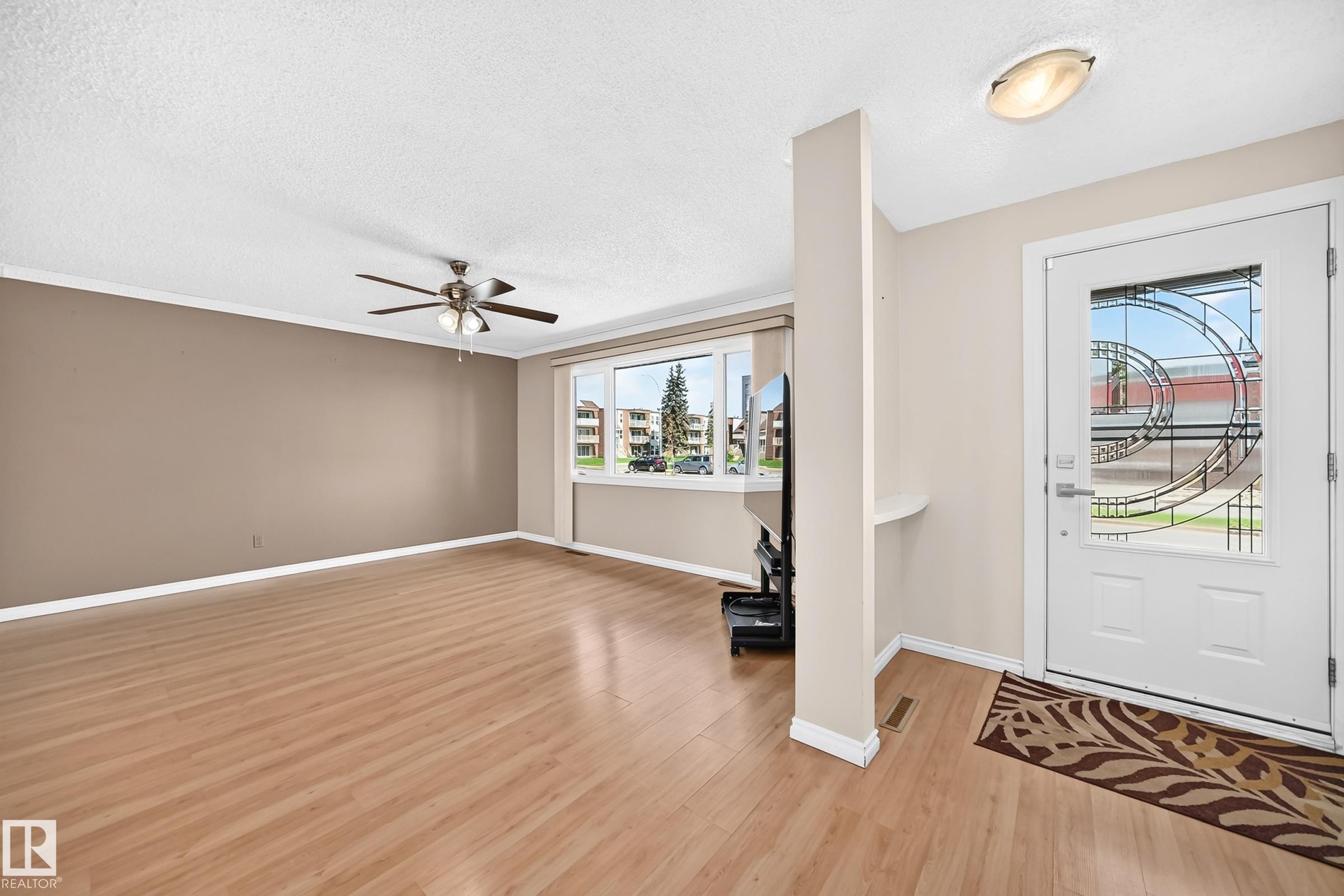 7215 144 Avenue Nw, Edmonton, AB - Indoor Photo Showing Other Room