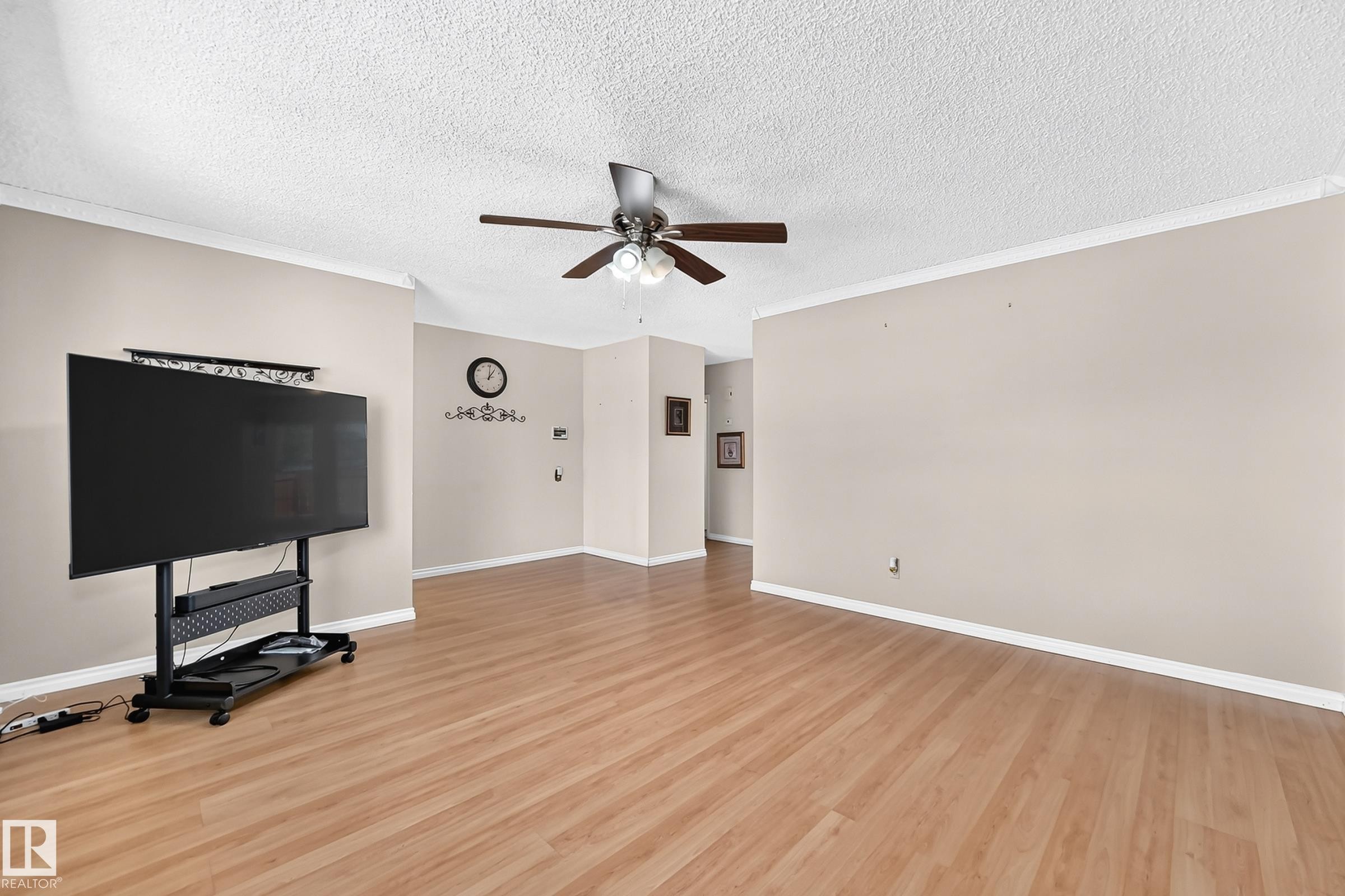 7215 144 Avenue Nw, Edmonton, AB - Indoor Photo Showing Other Room