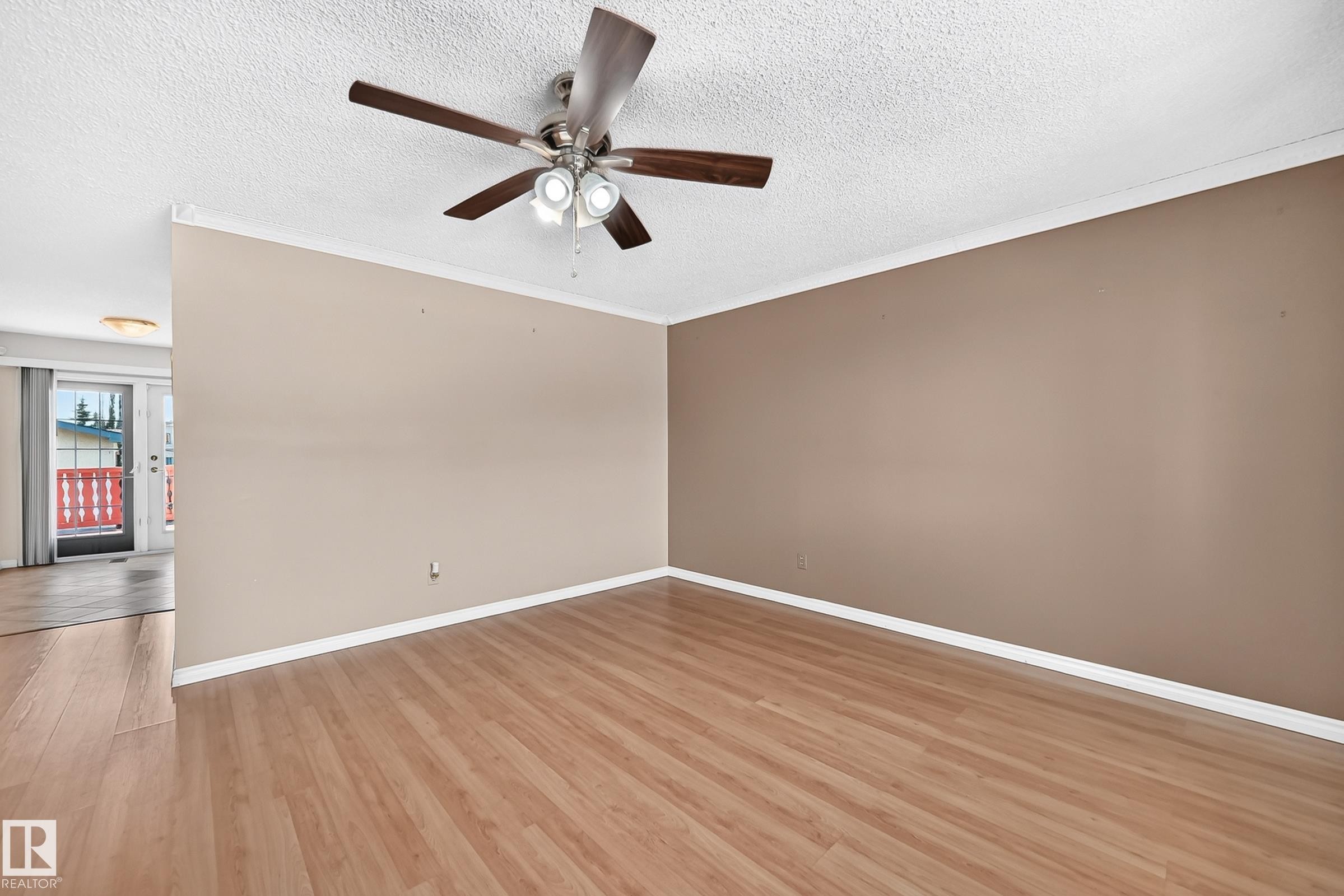 7215 144 Avenue Nw, Edmonton, AB - Indoor Photo Showing Other Room