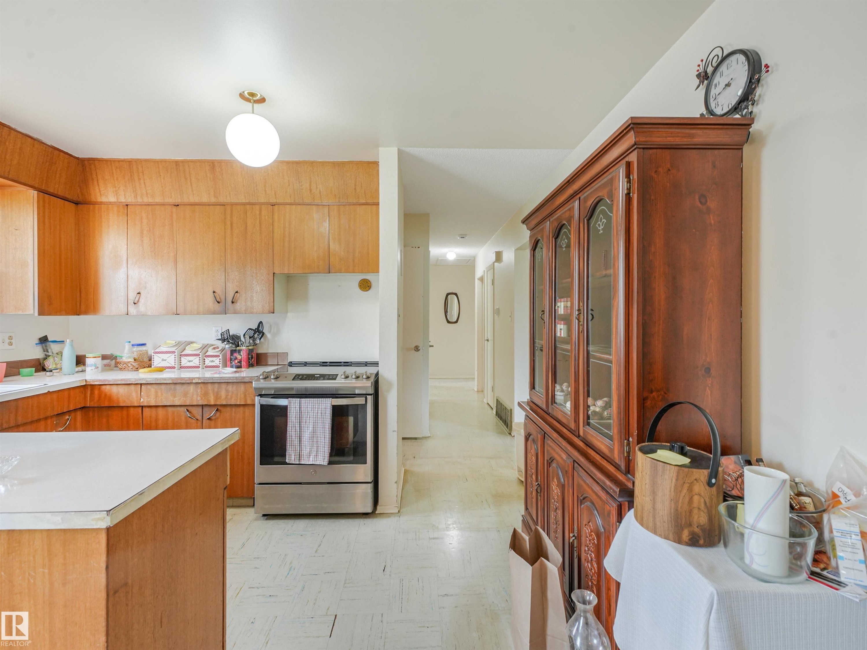 6206 132 Avenue Nw, Edmonton, AB - Indoor Photo Showing Kitchen