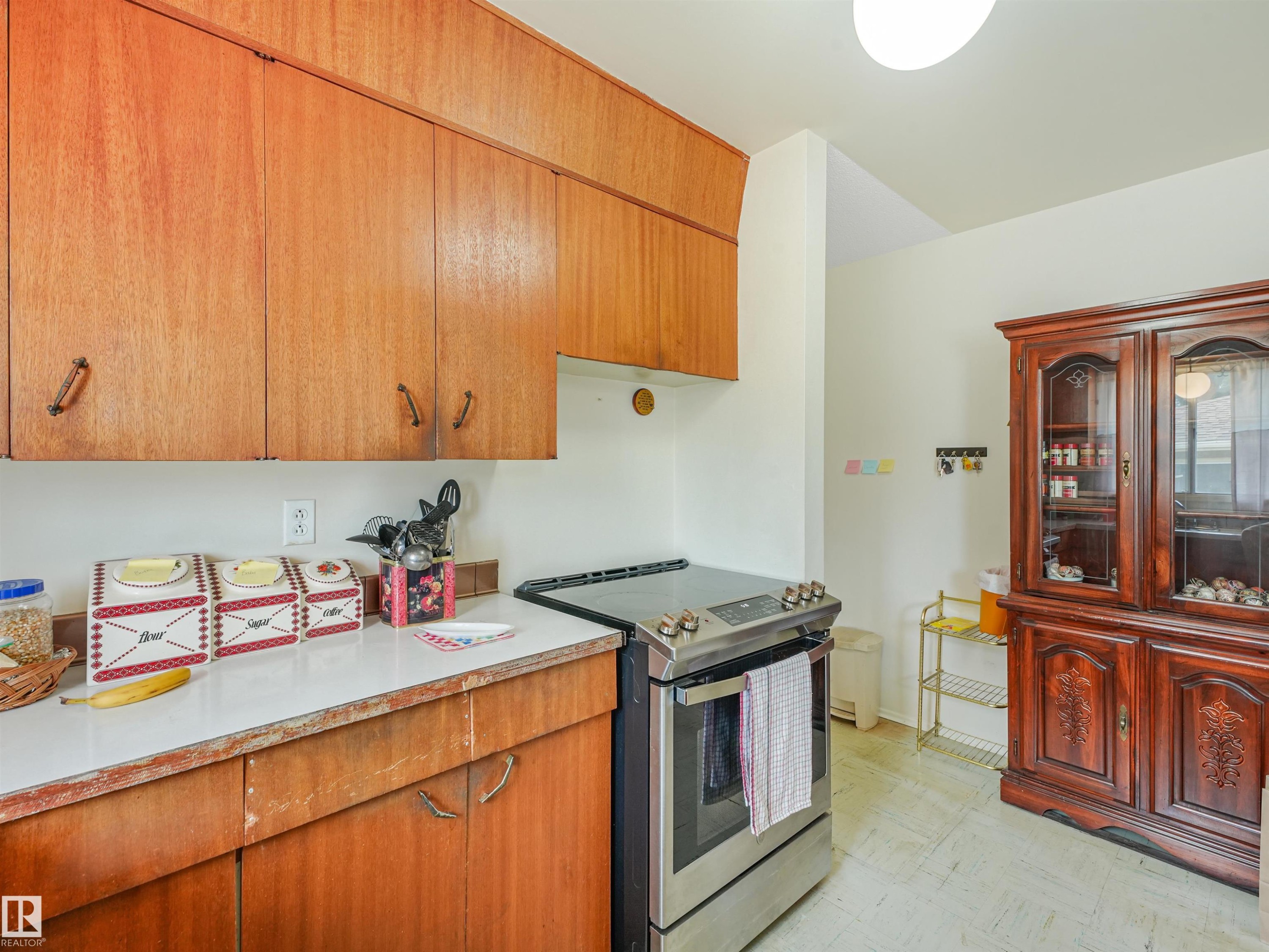 6206 132 Avenue Nw, Edmonton, AB - Indoor Photo Showing Kitchen