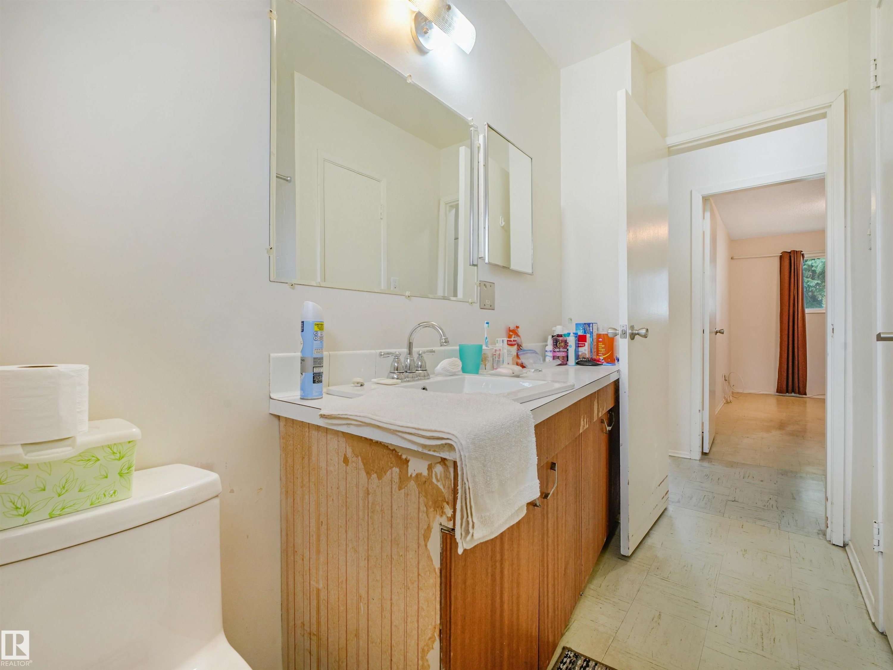 6206 132 Avenue Nw, Edmonton, AB - Indoor Photo Showing Bathroom