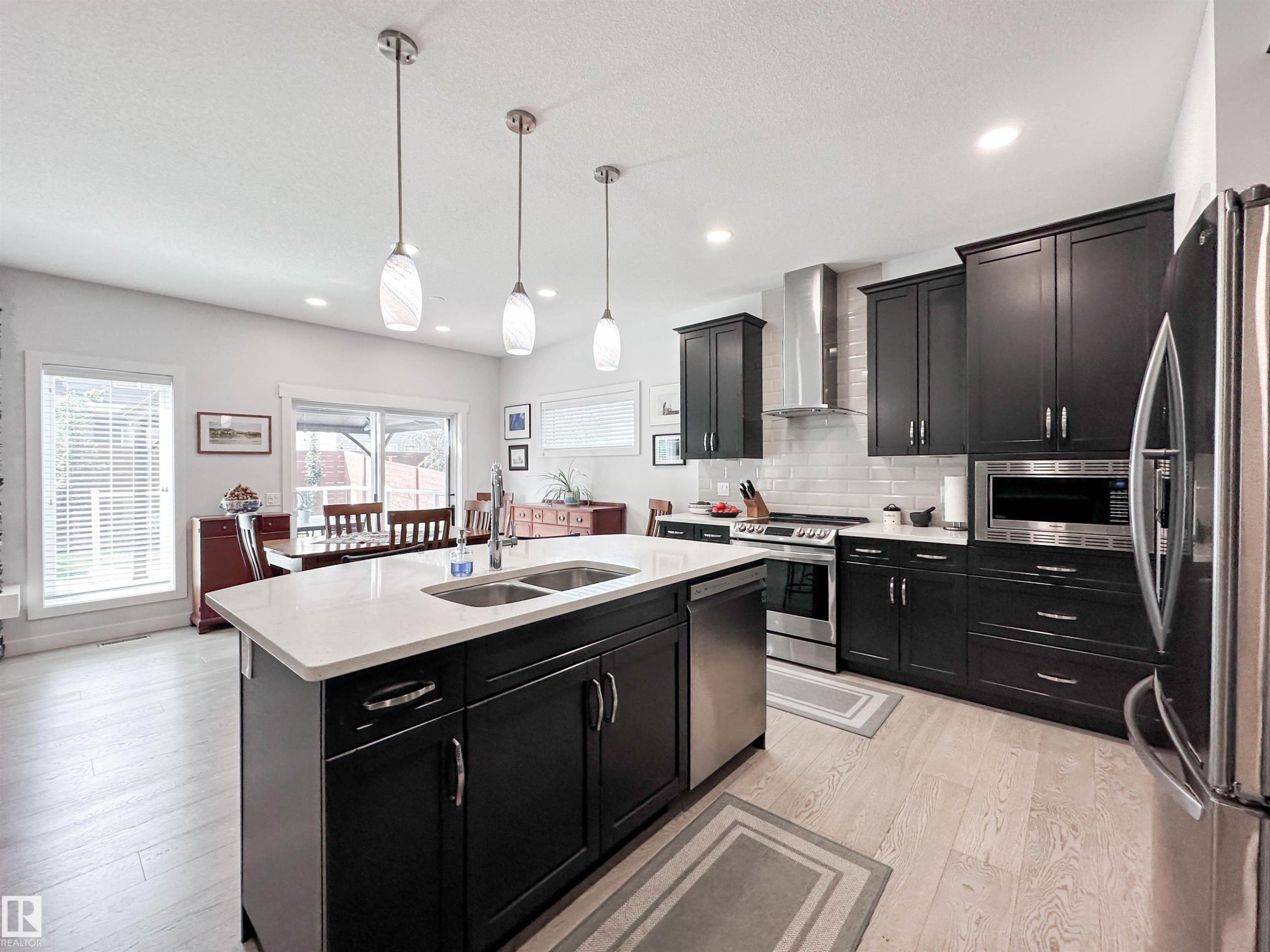 134 Joyal Way, St. Albert, AB - Indoor Photo Showing Kitchen With Double Sink With Upgraded Kitchen