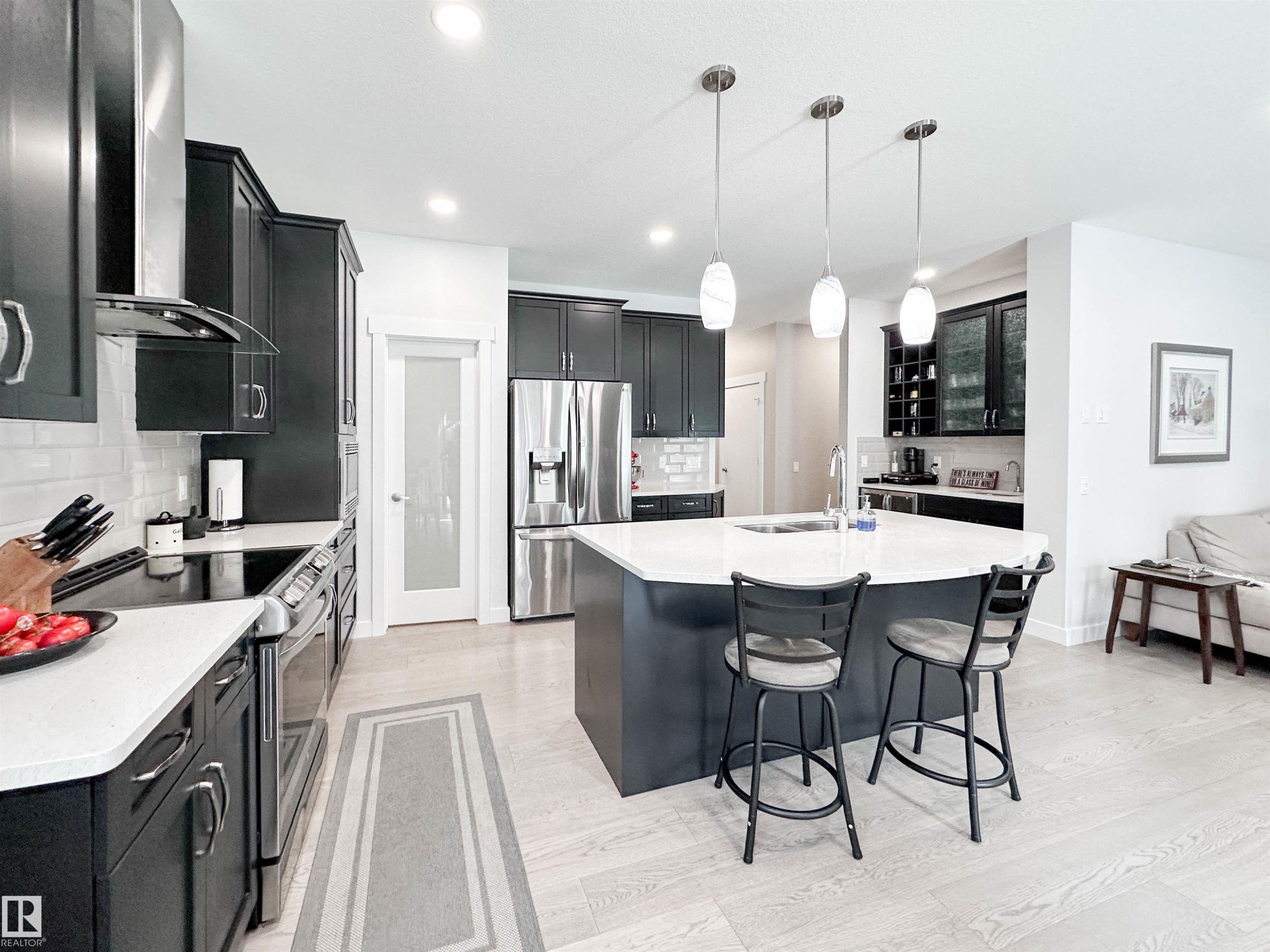 134 Joyal Way, St. Albert, AB - Indoor Photo Showing Kitchen With Upgraded Kitchen