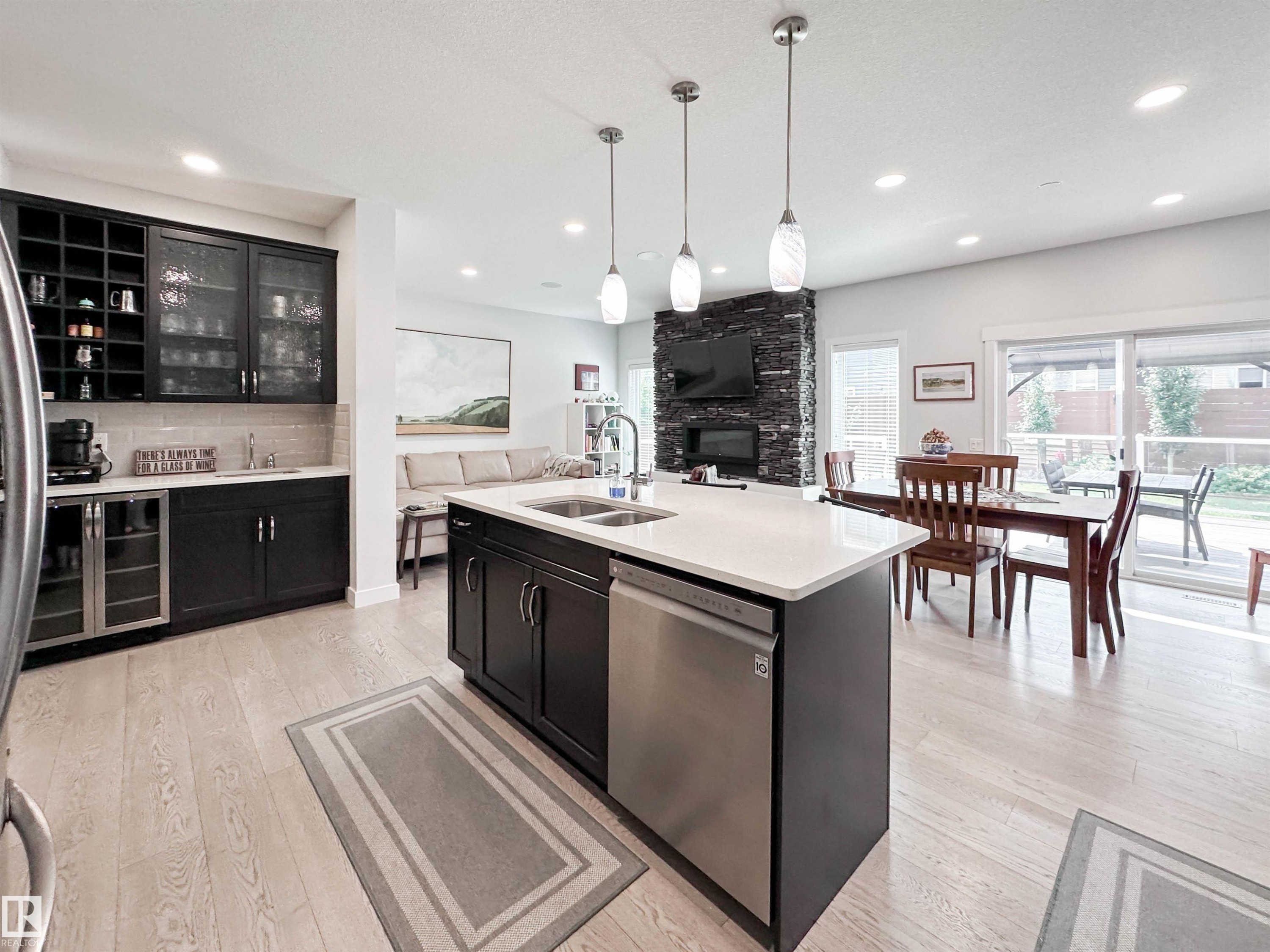 134 Joyal Way, St. Albert, AB - Indoor Photo Showing Kitchen With Double Sink With Upgraded Kitchen