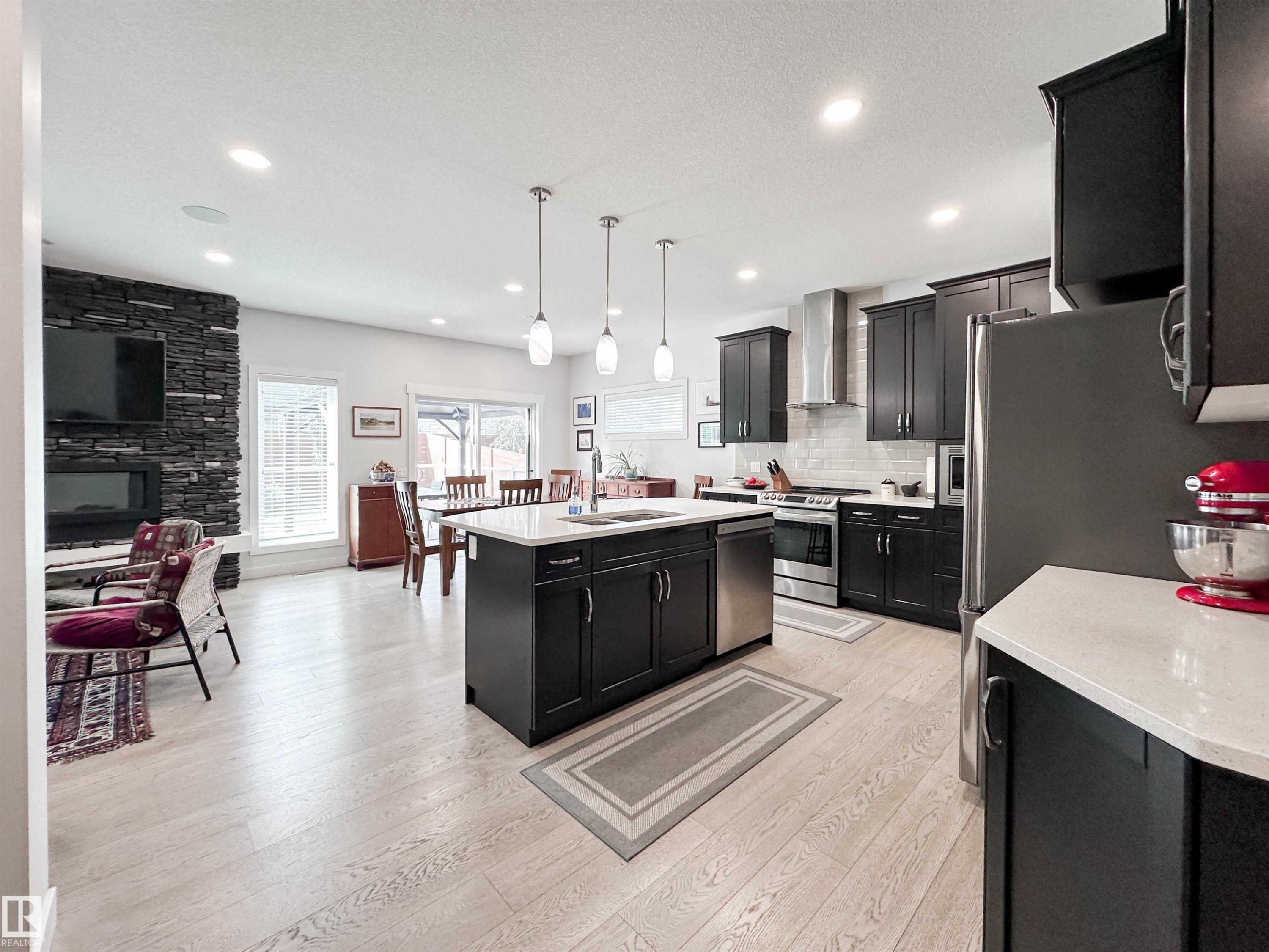 134 Joyal Way, St. Albert, AB - Indoor Photo Showing Kitchen With Double Sink With Upgraded Kitchen