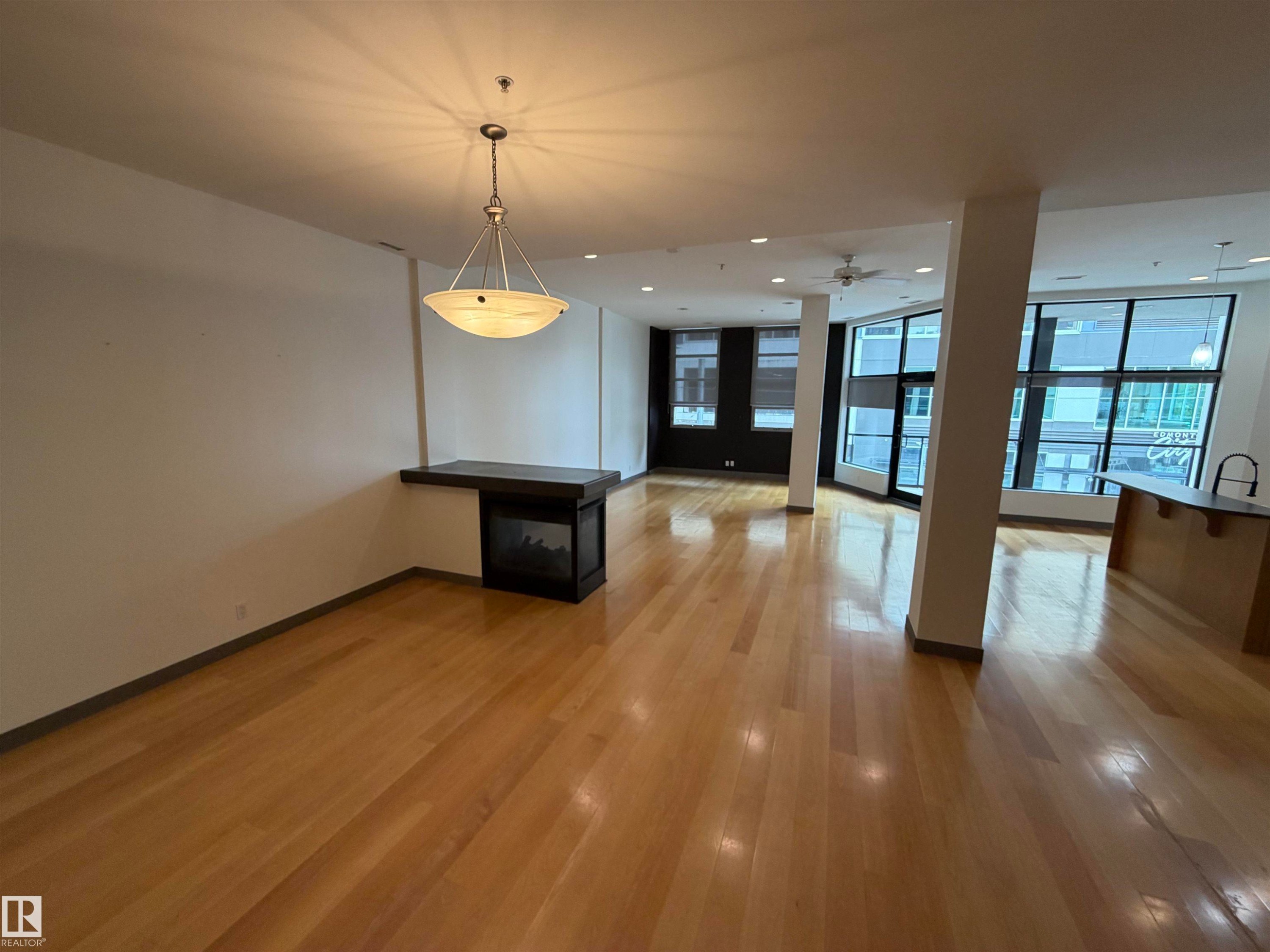 #212 10009 102 Av Nw, Edmonton, AB